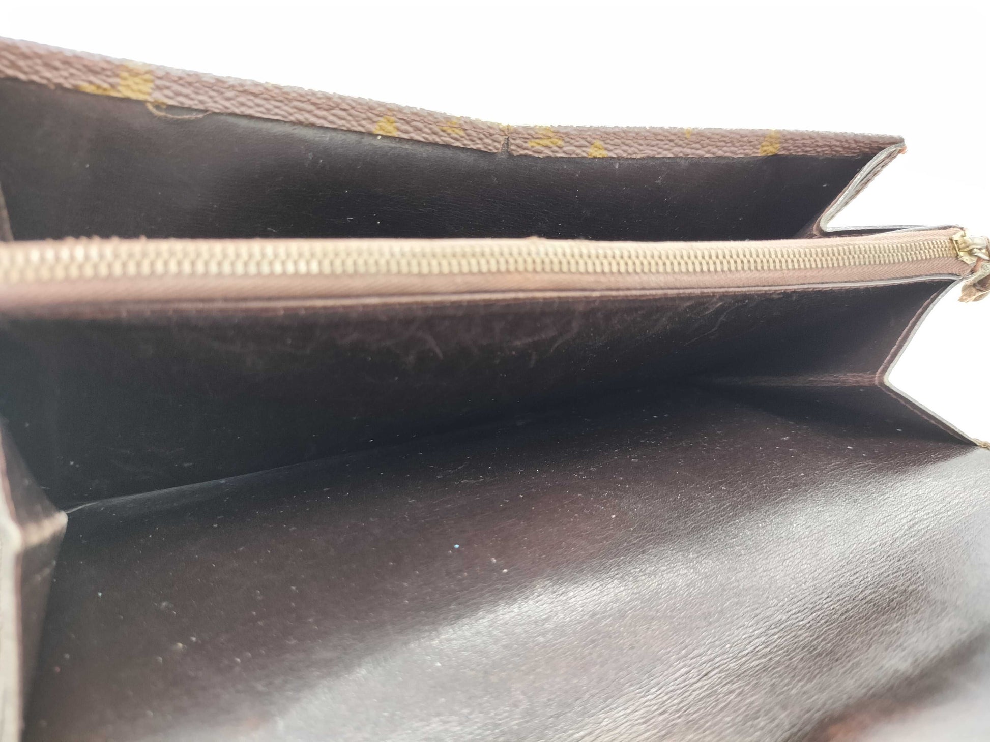 LOUIS VUITTON Monogram LV Monogram Long Wallet Model Number Unknown Serial Number Unknown Wallet