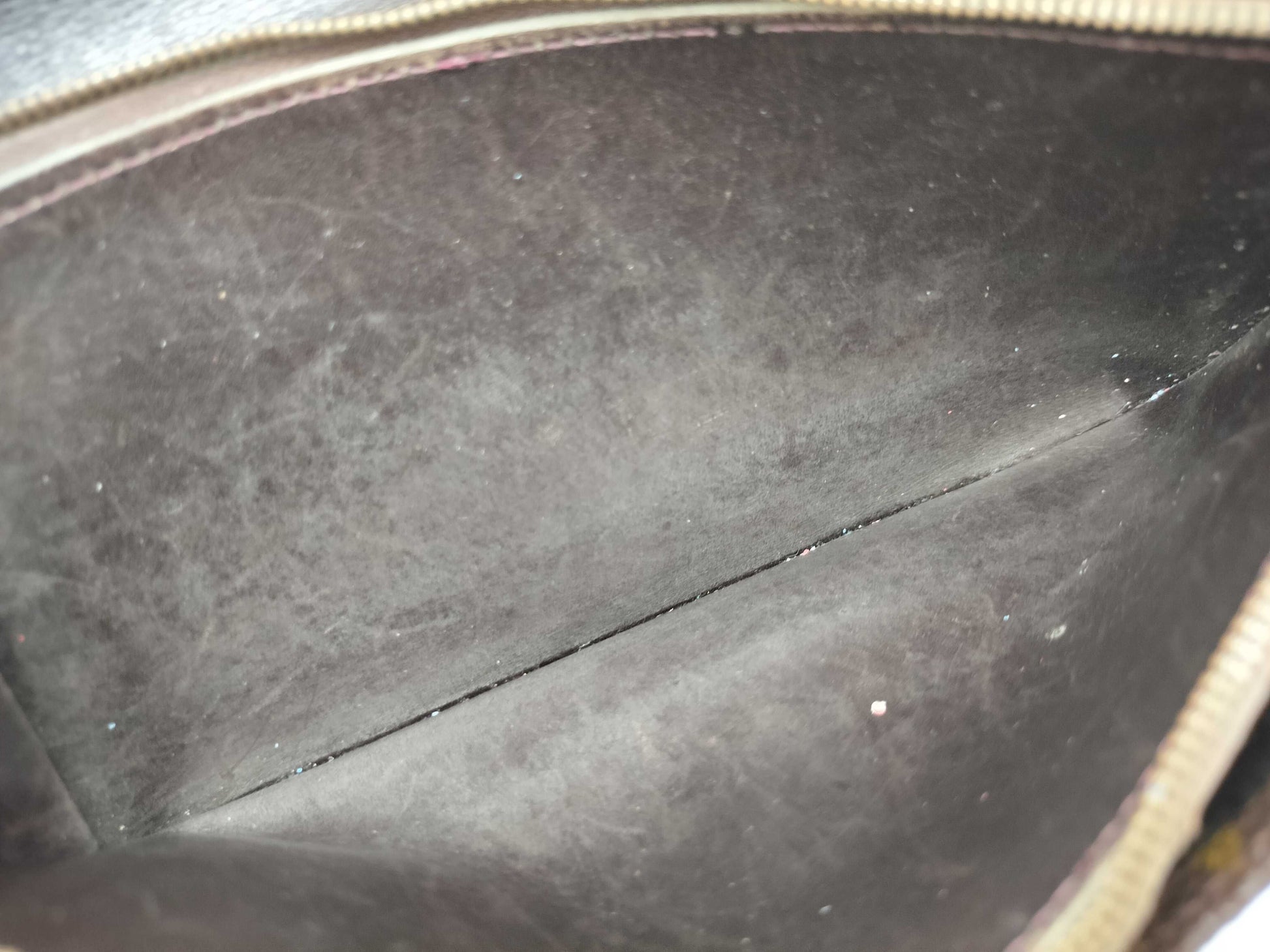 LOUIS VUITTON Monogram LV Monogram Long Wallet Model Number Unknown Serial Number Unknown Wallet
