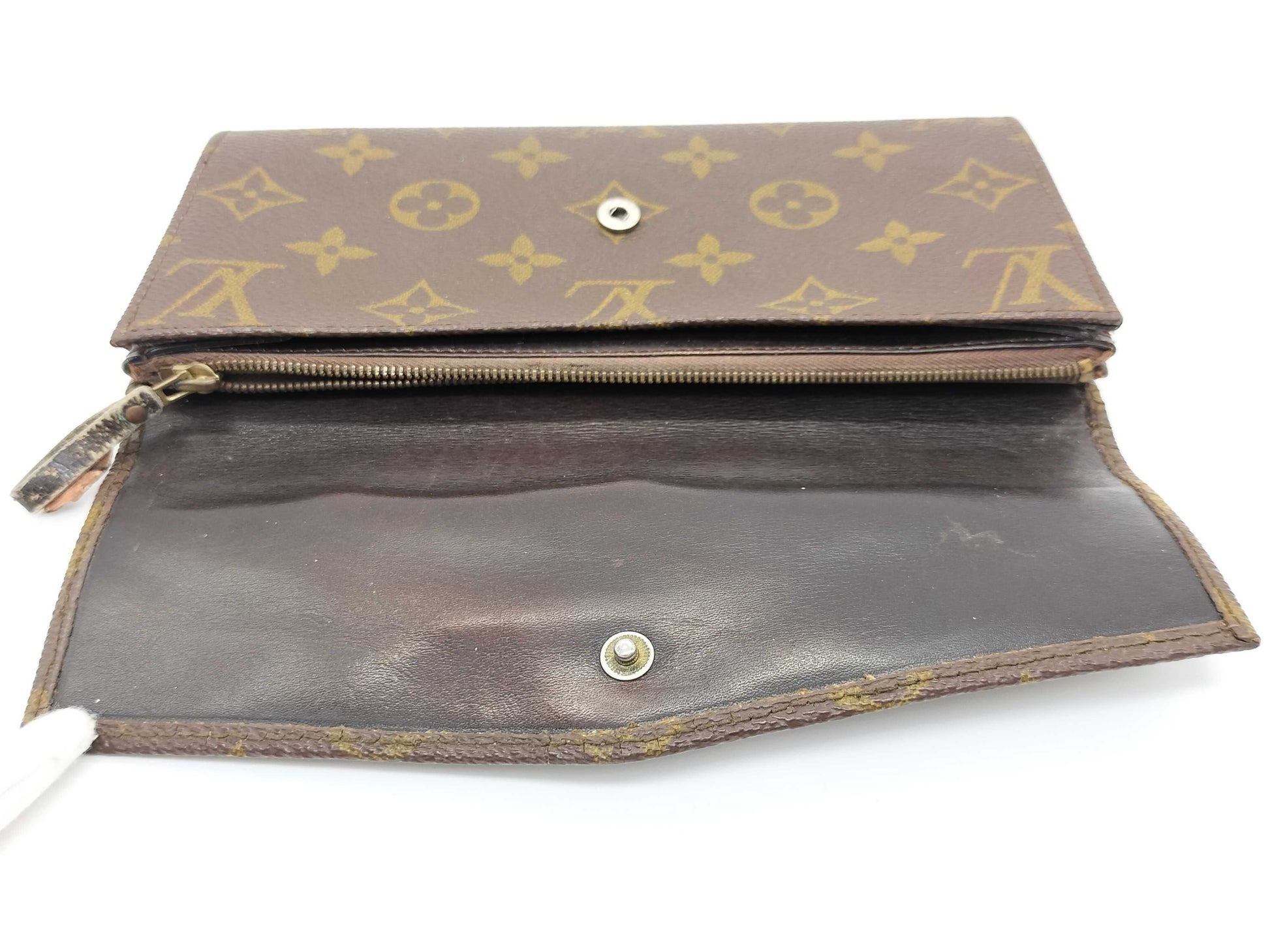 LOUIS VUITTON Monogram LV Monogram Long Wallet Model Number Unknown Serial Number Unknown Wallet