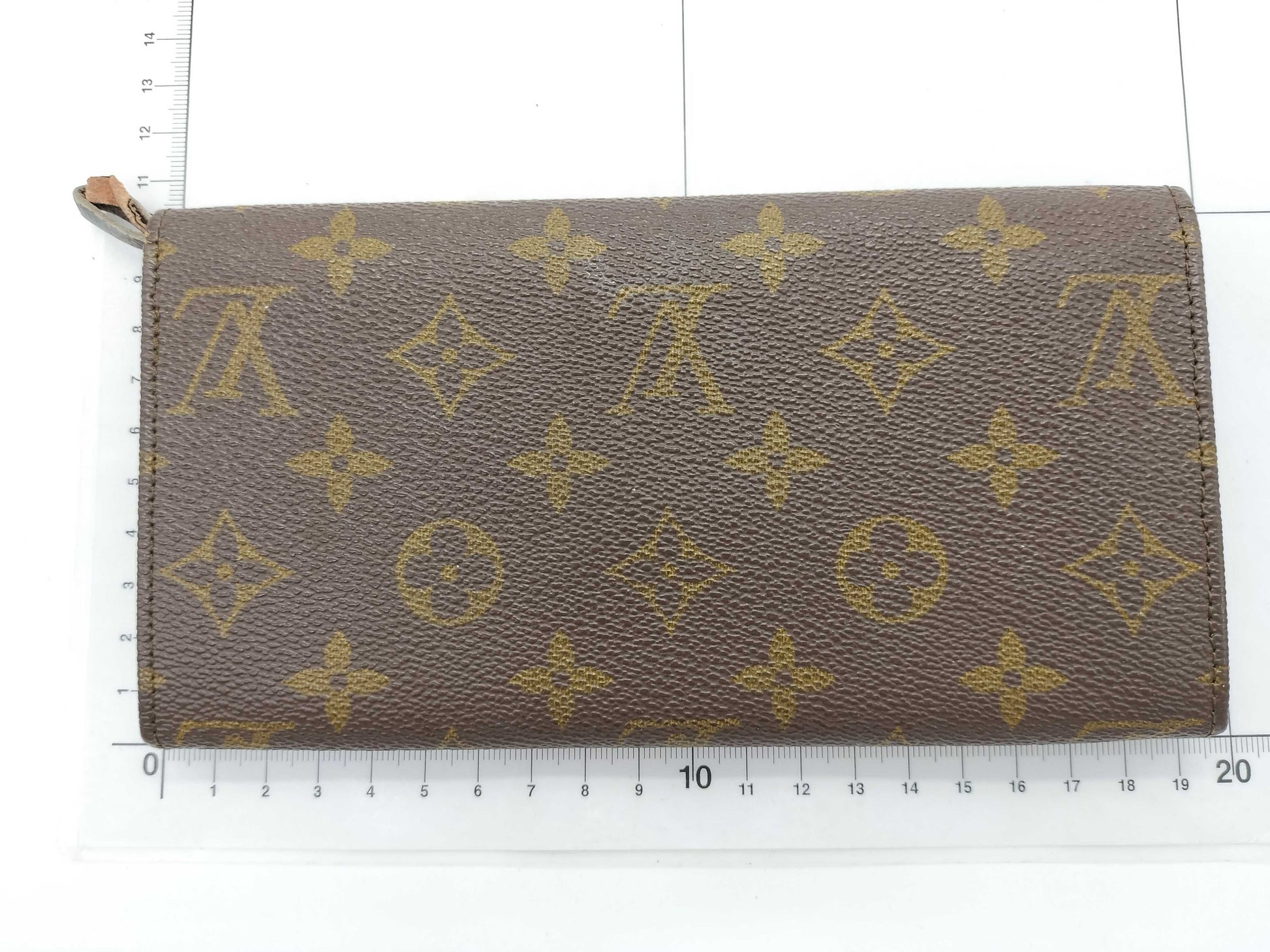 LOUIS VUITTON Monogram LV Monogram Long Wallet Model Number Unknown Serial Number Unknown Wallet
