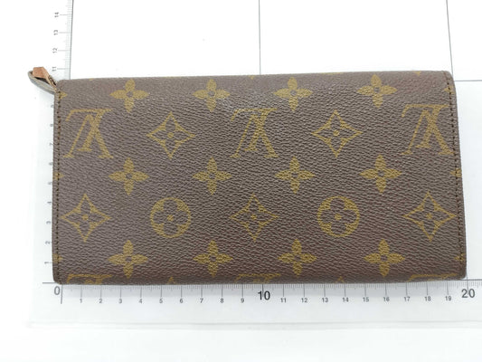 LOUIS VUITTON Monogram LV Monogram Long Wallet Model Number Unknown Serial Number Unknown Wallet