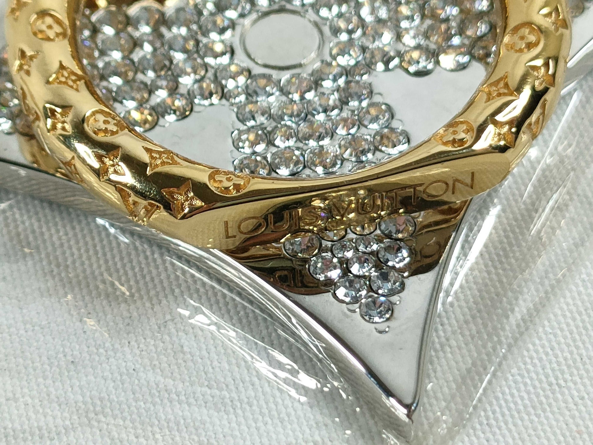 LOUIS VUITTON M63144 LV Fong Ring Flower Strass M63144 LE0178 Other Accessories