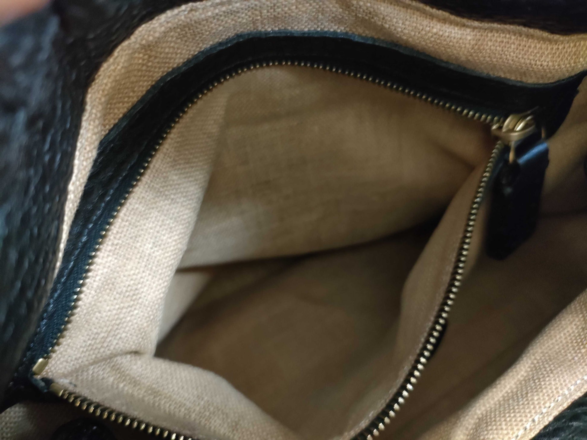 FENDI Selleria Villa Borghese Leather Handbag 2390-8BN155-YGB-088 Black Handbag