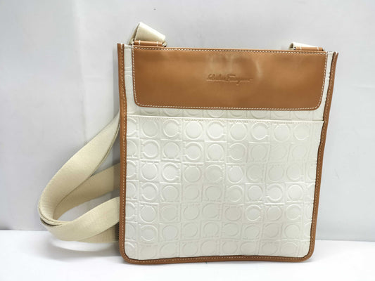 Salvatore Ferragamo Gancini PVC and Leather Shoulder Bag AU-21/4933 White and Brown