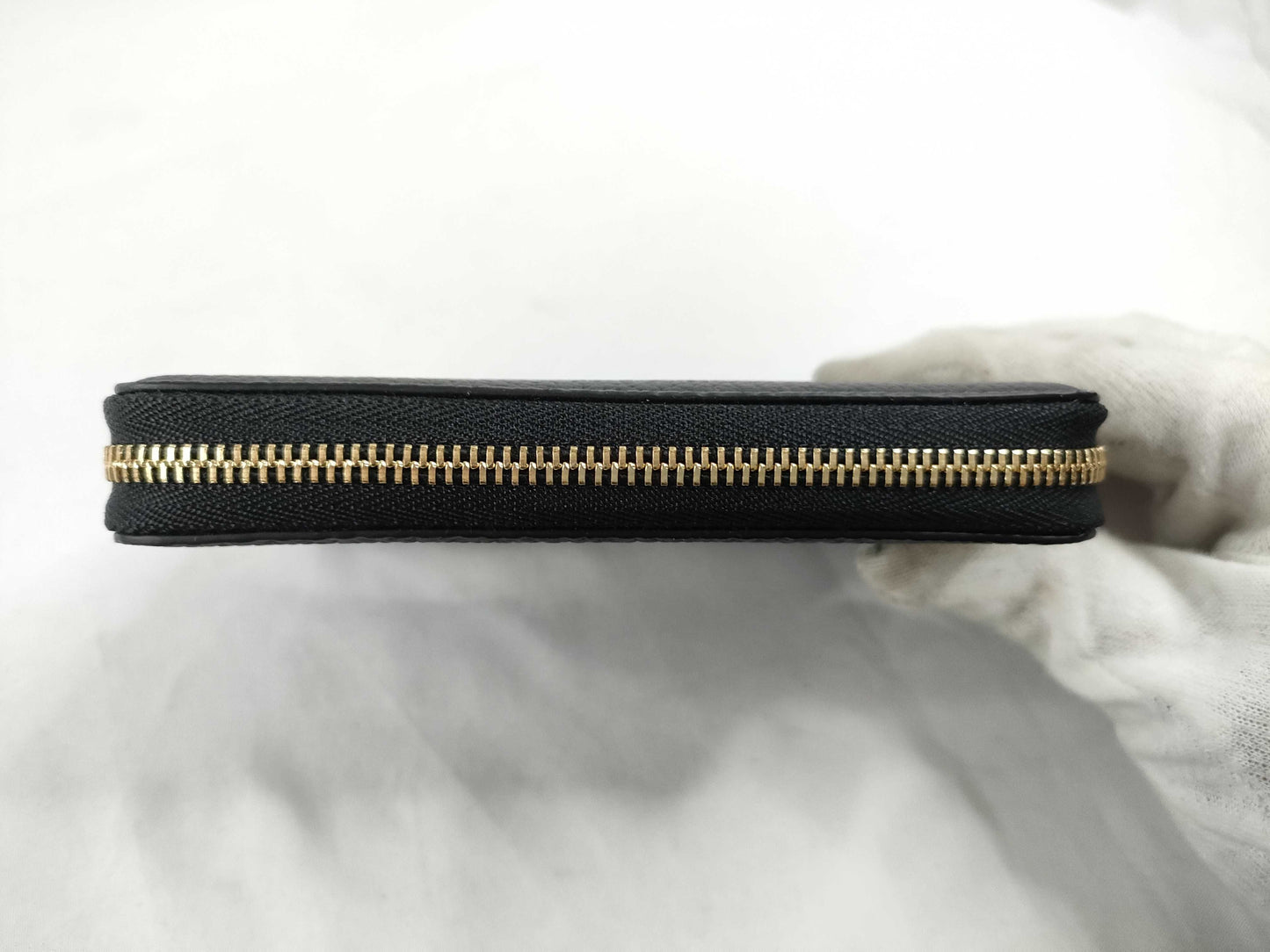 Bonaventura Leather Round Zip Black Wallet