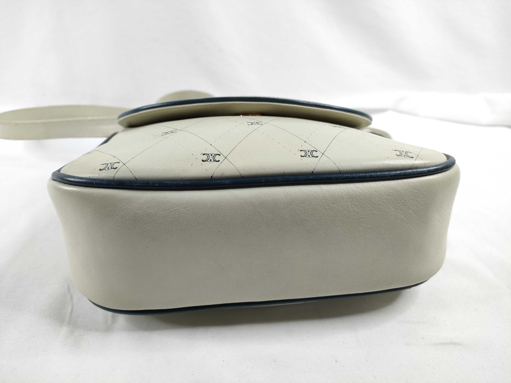 CELINE Leather Shoulder Bag Cream Shoulder Bag