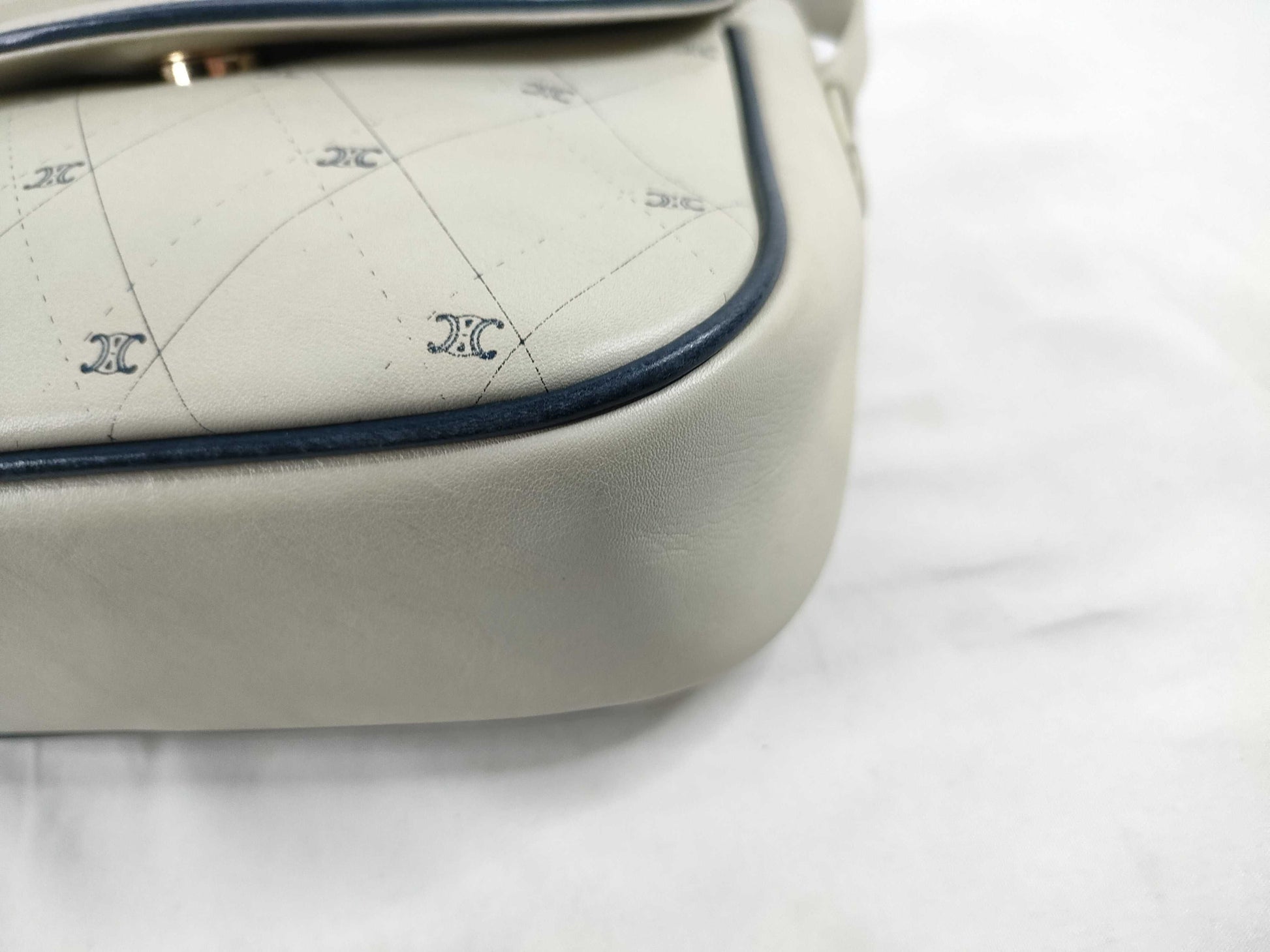 CELINE Leather Shoulder Bag Cream Shoulder Bag