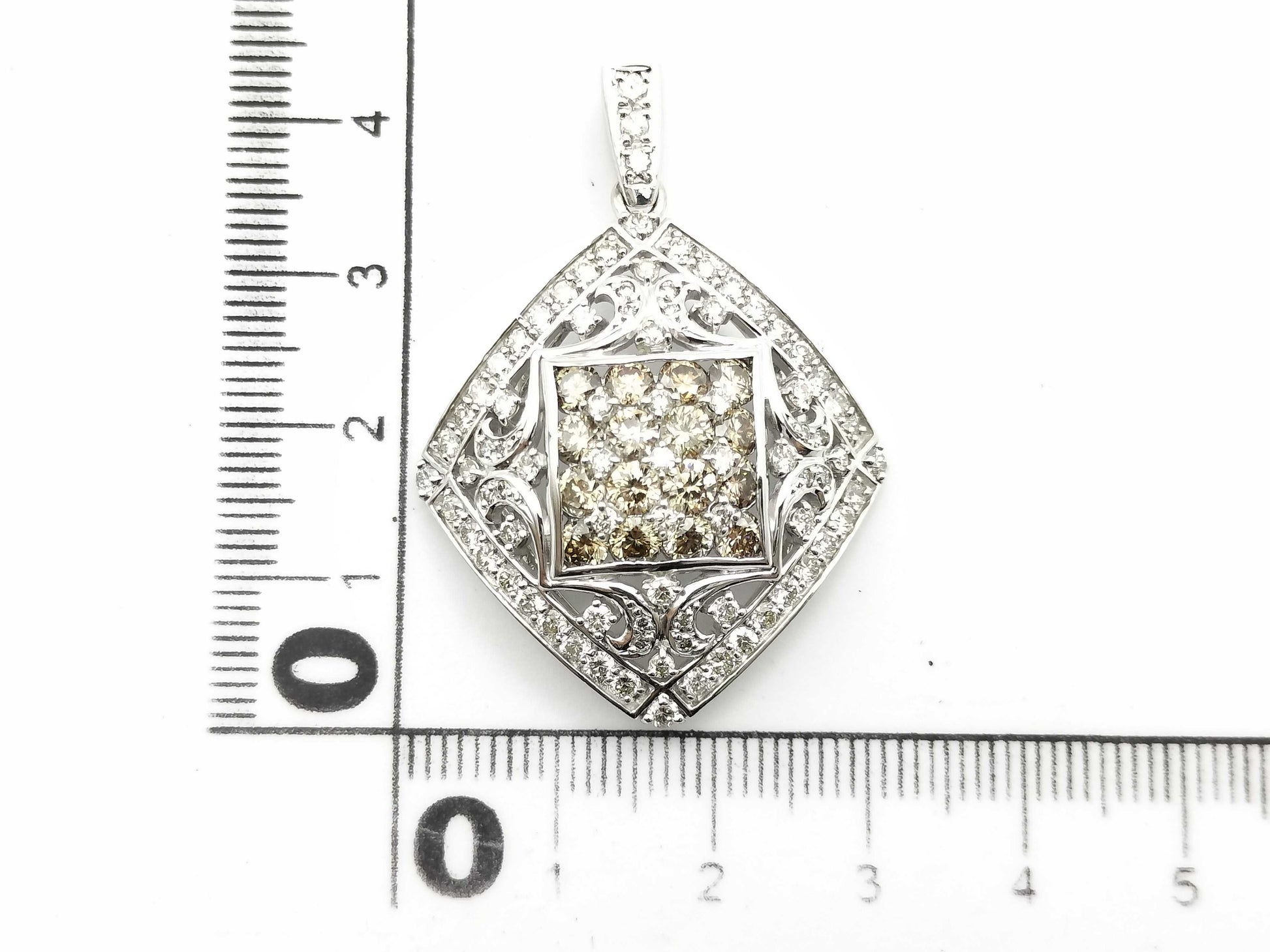 D3.30ct K18WG 9.9g Pendant Top 