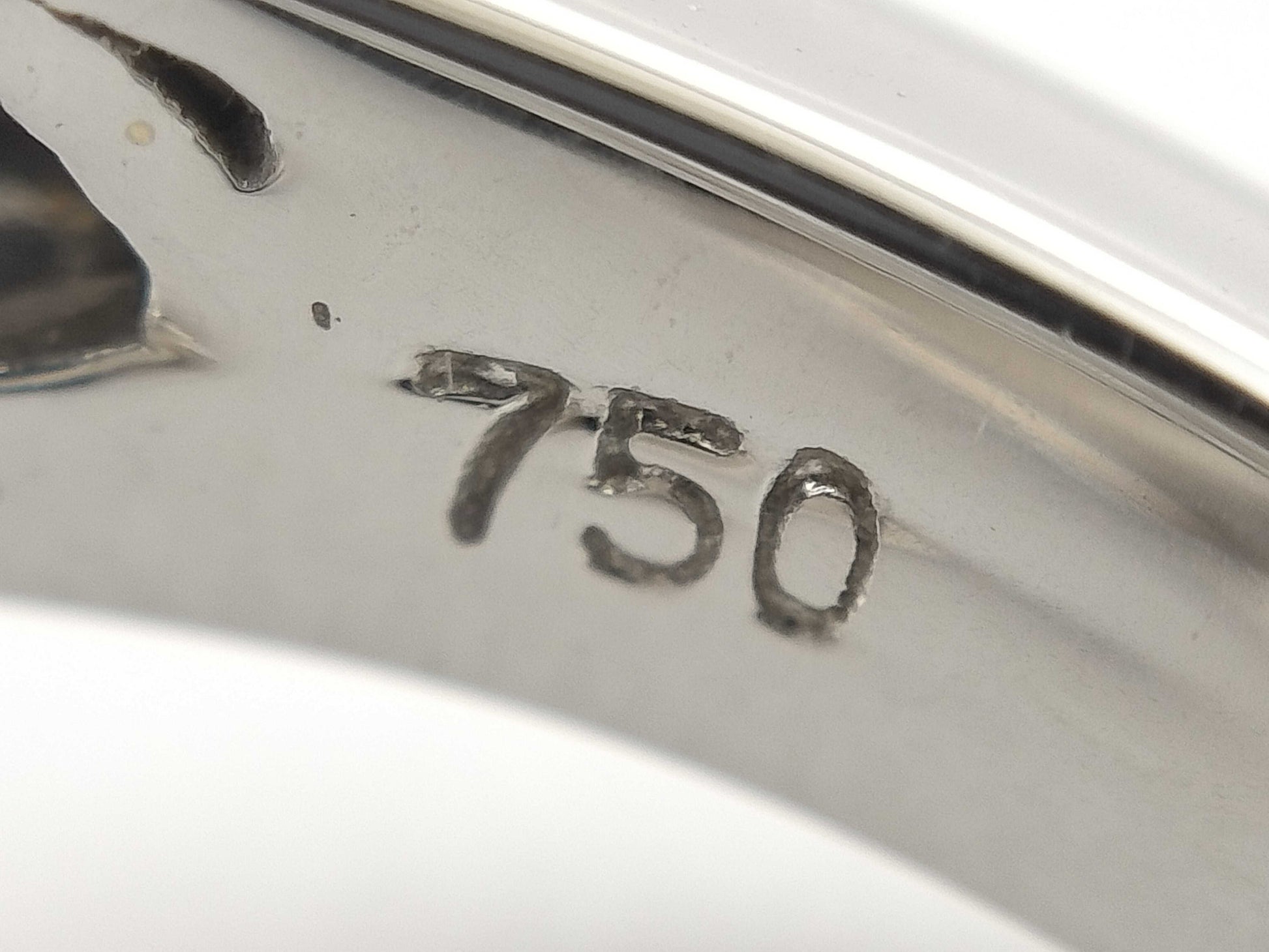 R3.03ct D2.05ct 750 14.6g Ring 
