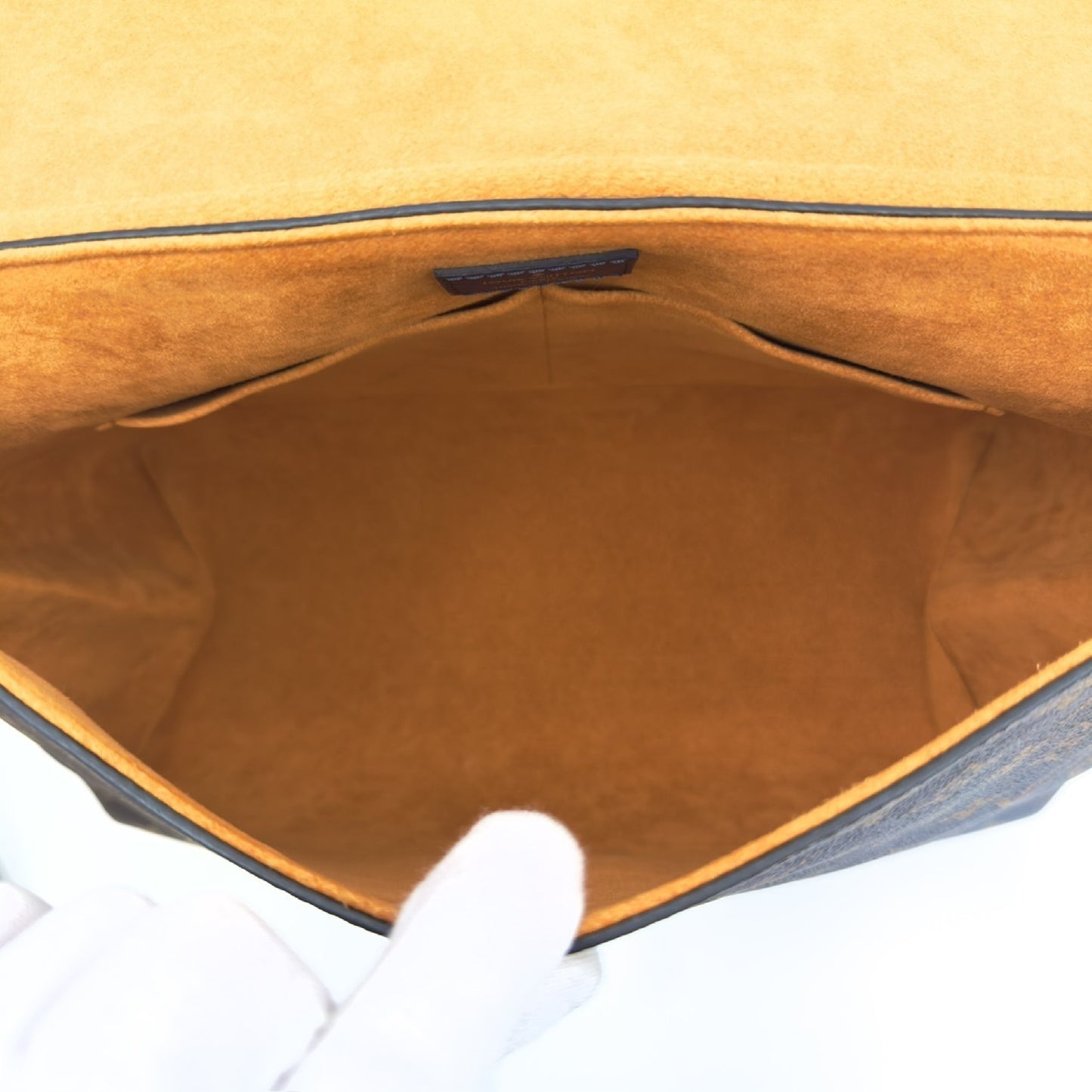 LOUIS VUITTON Monogram Beauvre MM Shoulder Bag