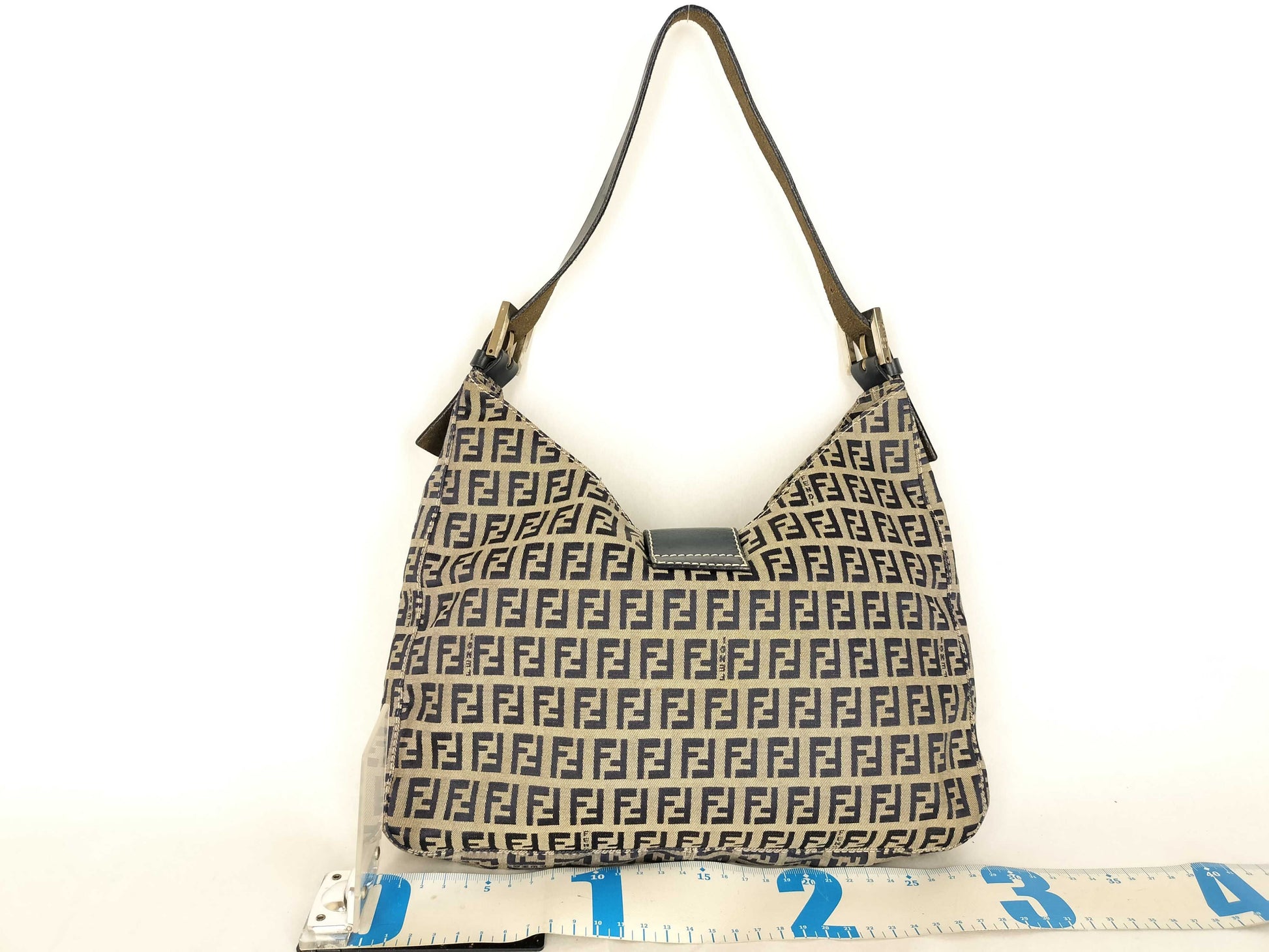 FENDI Zucchino One-Shoulder Shoulder Bag with Zucca Pattern and FF Hardware in Gray Navy