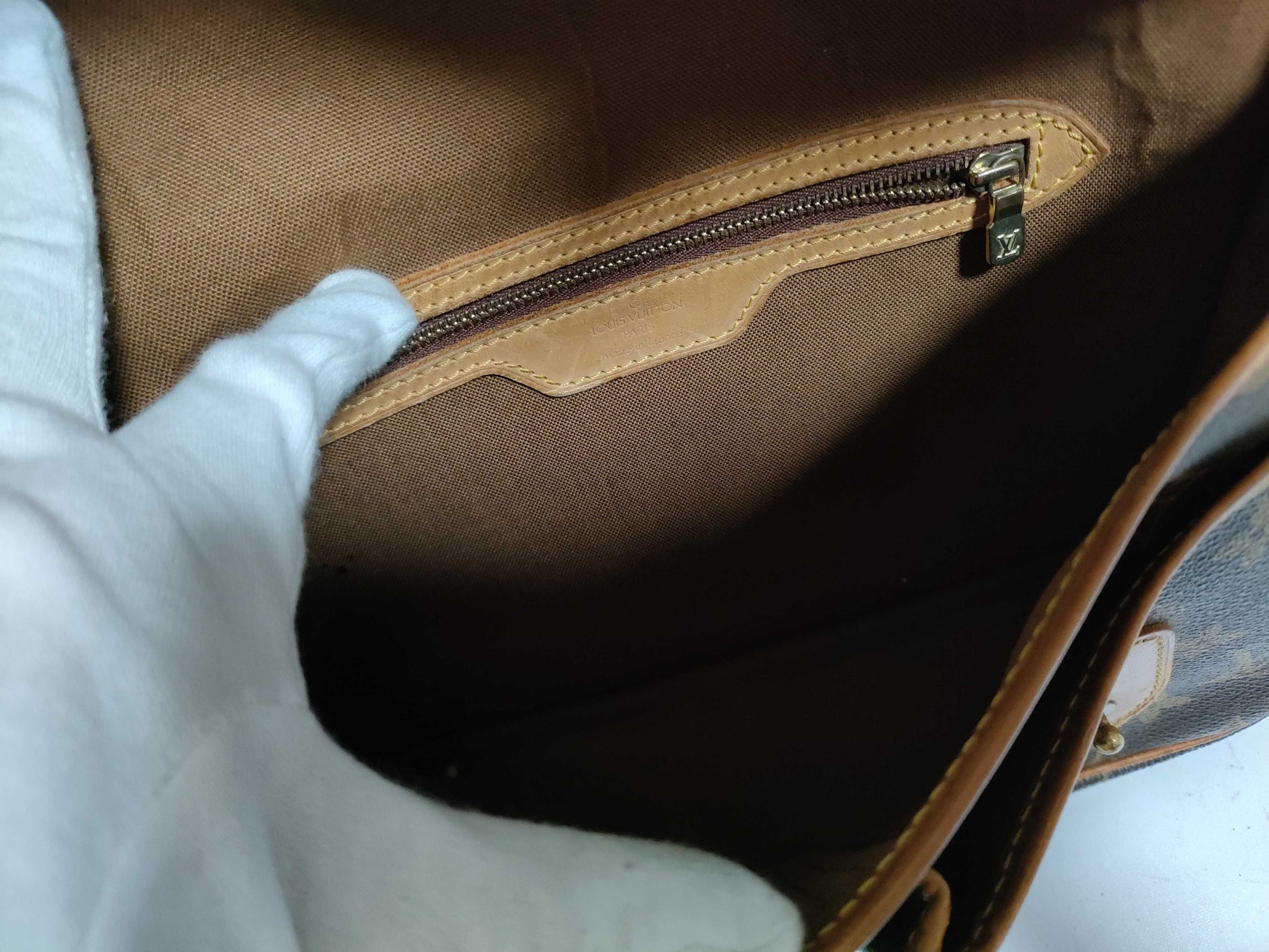 LOUIS VUITTON RFID Unverifiable Monogram Louis Vuitton Gibessiere MM M42247/AR1901 Shoulder Bag with Torn Shoulder Strap