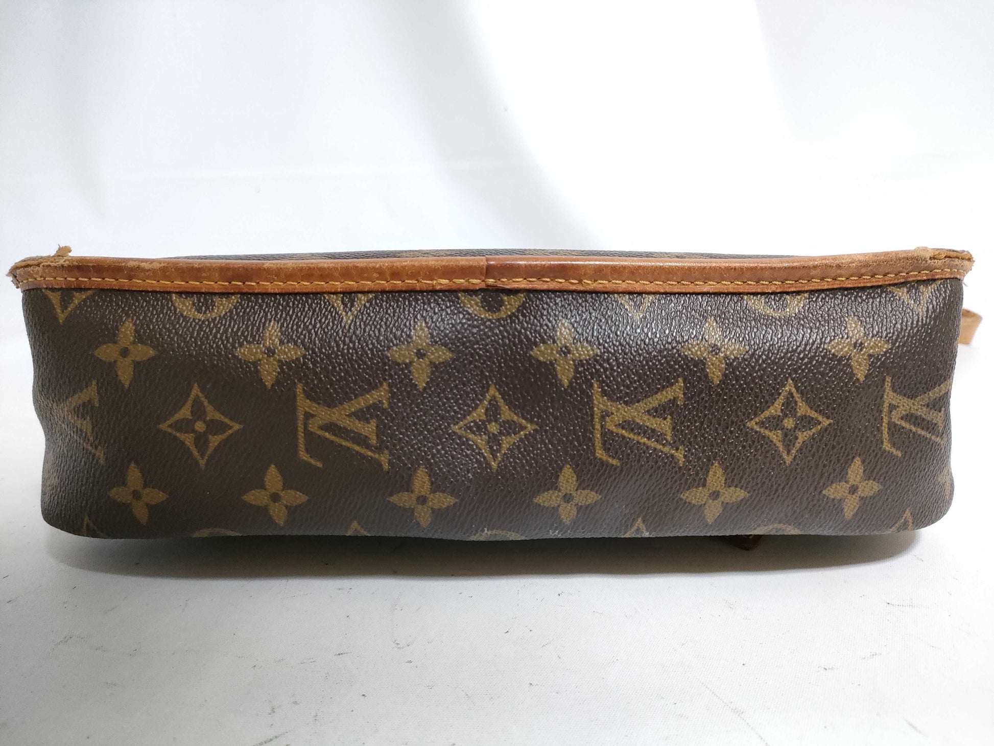 LOUIS VUITTON RFID Unverifiable Monogram Louis Vuitton Gibessiere MM M42247/AR1901 Shoulder Bag with Torn Shoulder Strap