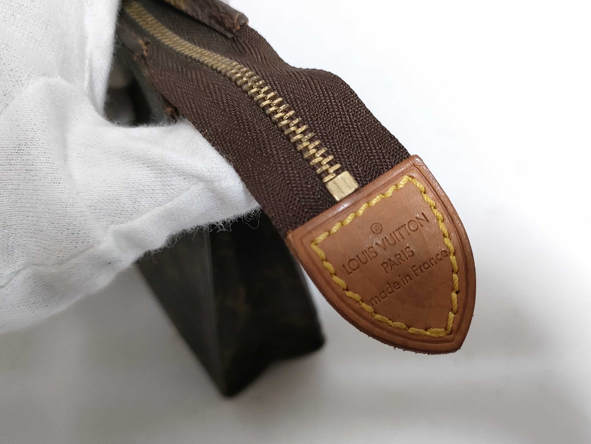 LOUIS VUITTON RFID serial number verification failed. Louis Vuitton Monogram Poche Toilette 26 M47542/831 Second Bag.