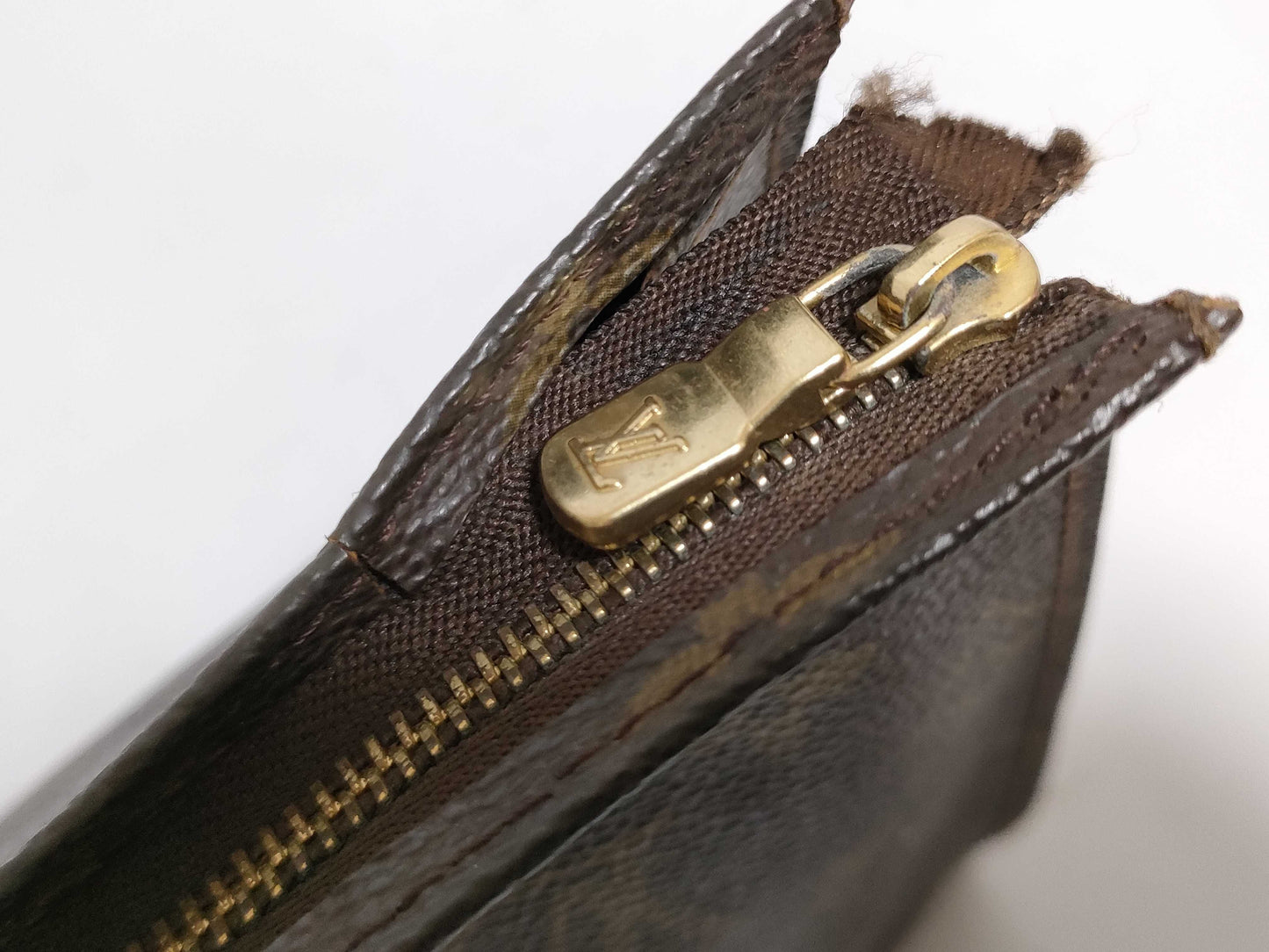 LOUIS VUITTON RFID serial number verification failed. Louis Vuitton Monogram Poche Toilette 26 M47542/831 Second Bag.