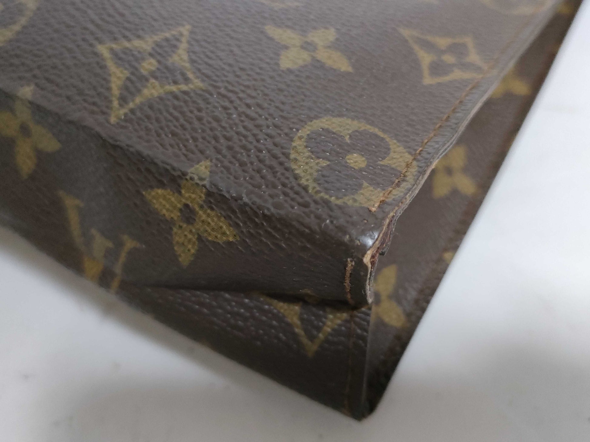 LOUIS VUITTON RFID serial number verification failed. Louis Vuitton Monogram Poche Toilette 26 M47542/831 Second Bag.