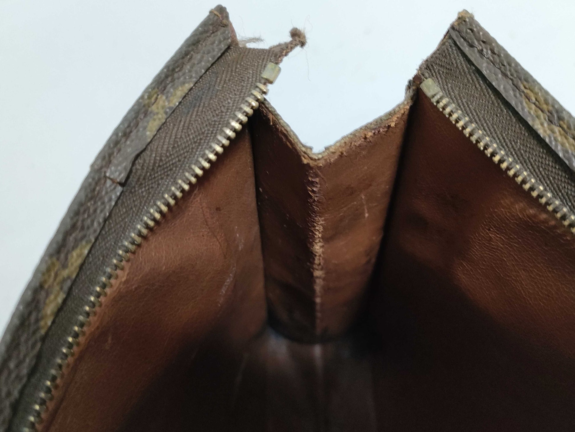 LOUIS VUITTON RFID serial number verification failed. Louis Vuitton Monogram Poche Toilette 26 M47542/831 Second Bag.