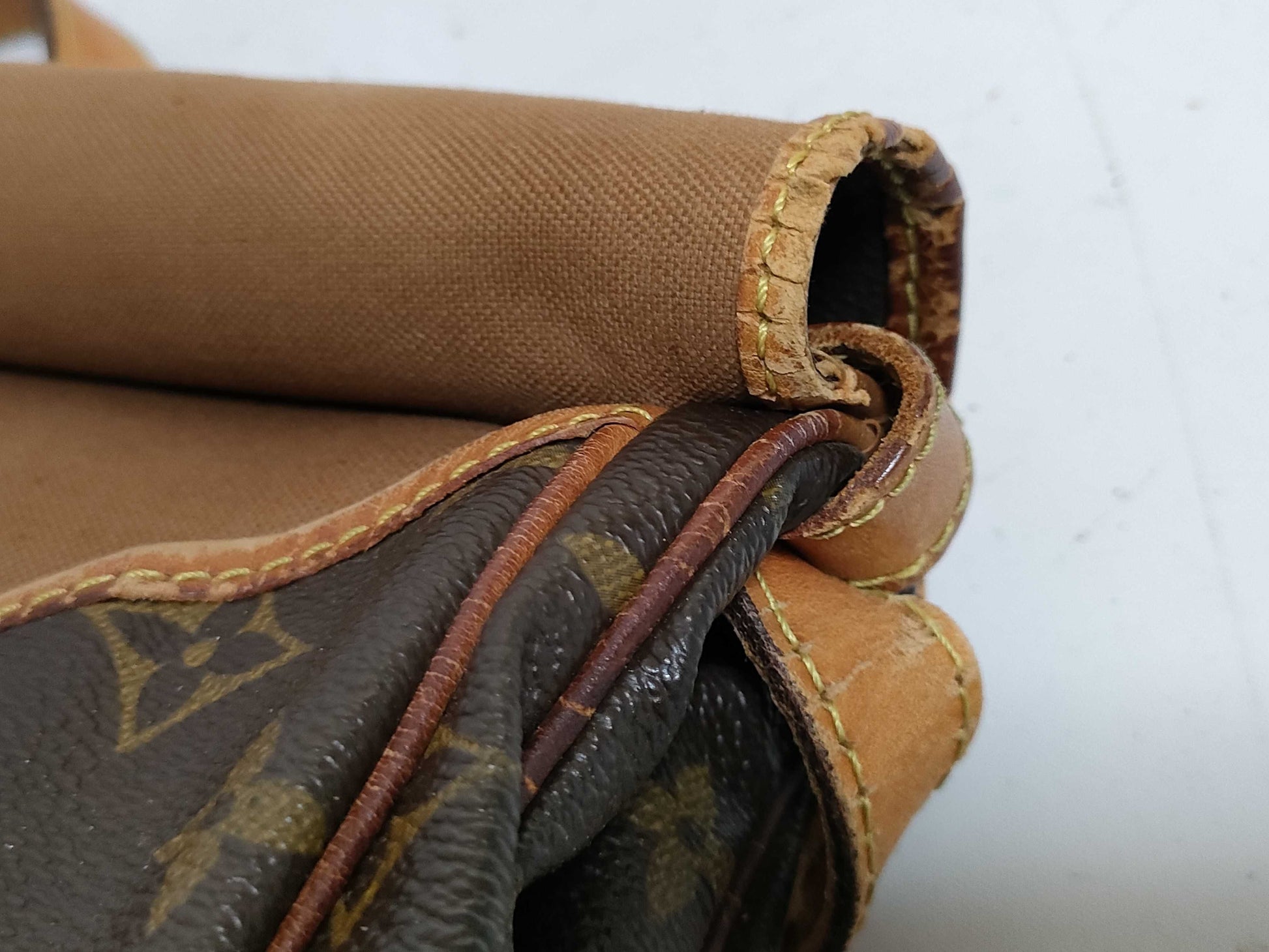 LOUIS VUITTON RFID Unverifiable Monogram Louis Vuitton Saumur 30 Shoulder Bag M42256/AR8903