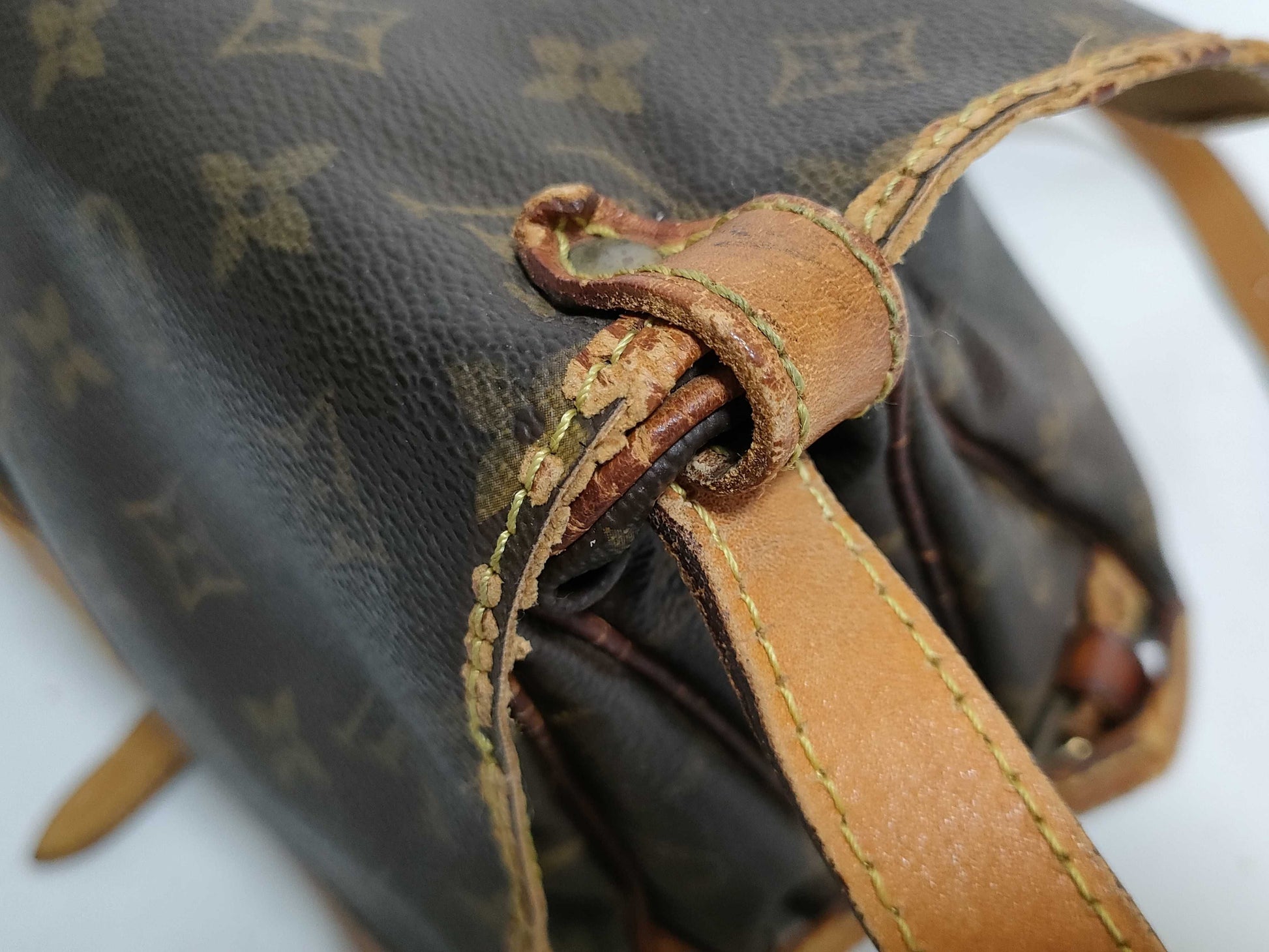 LOUIS VUITTON RFID Unverifiable Monogram Louis Vuitton Saumur 30 Shoulder Bag M42256/AR8903