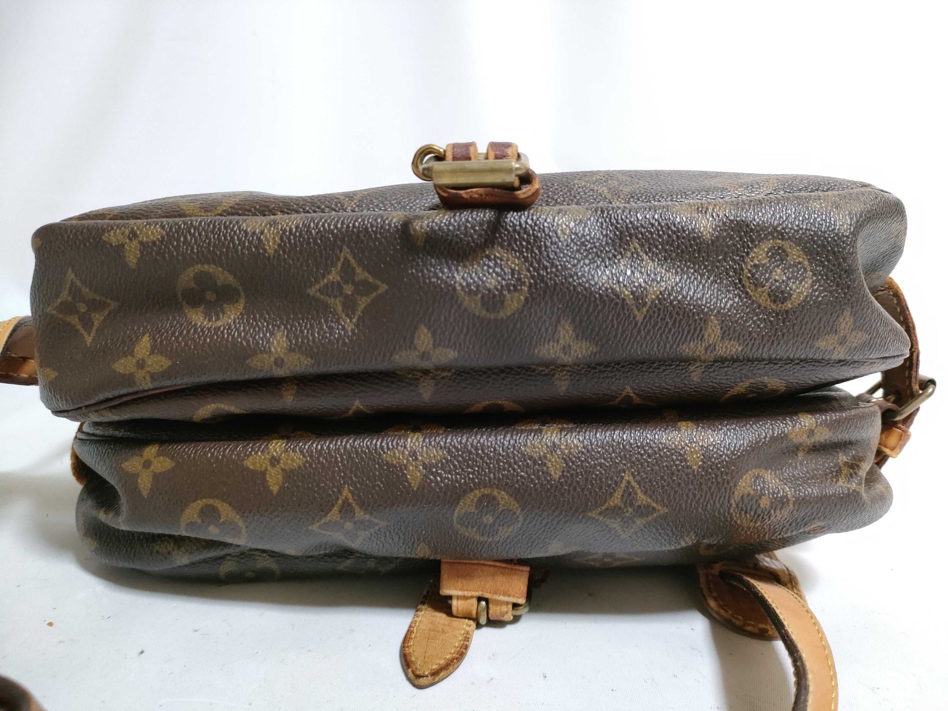LOUIS VUITTON RFID Unverifiable Monogram Louis Vuitton Saumur 30 Shoulder Bag M42256/AR8903