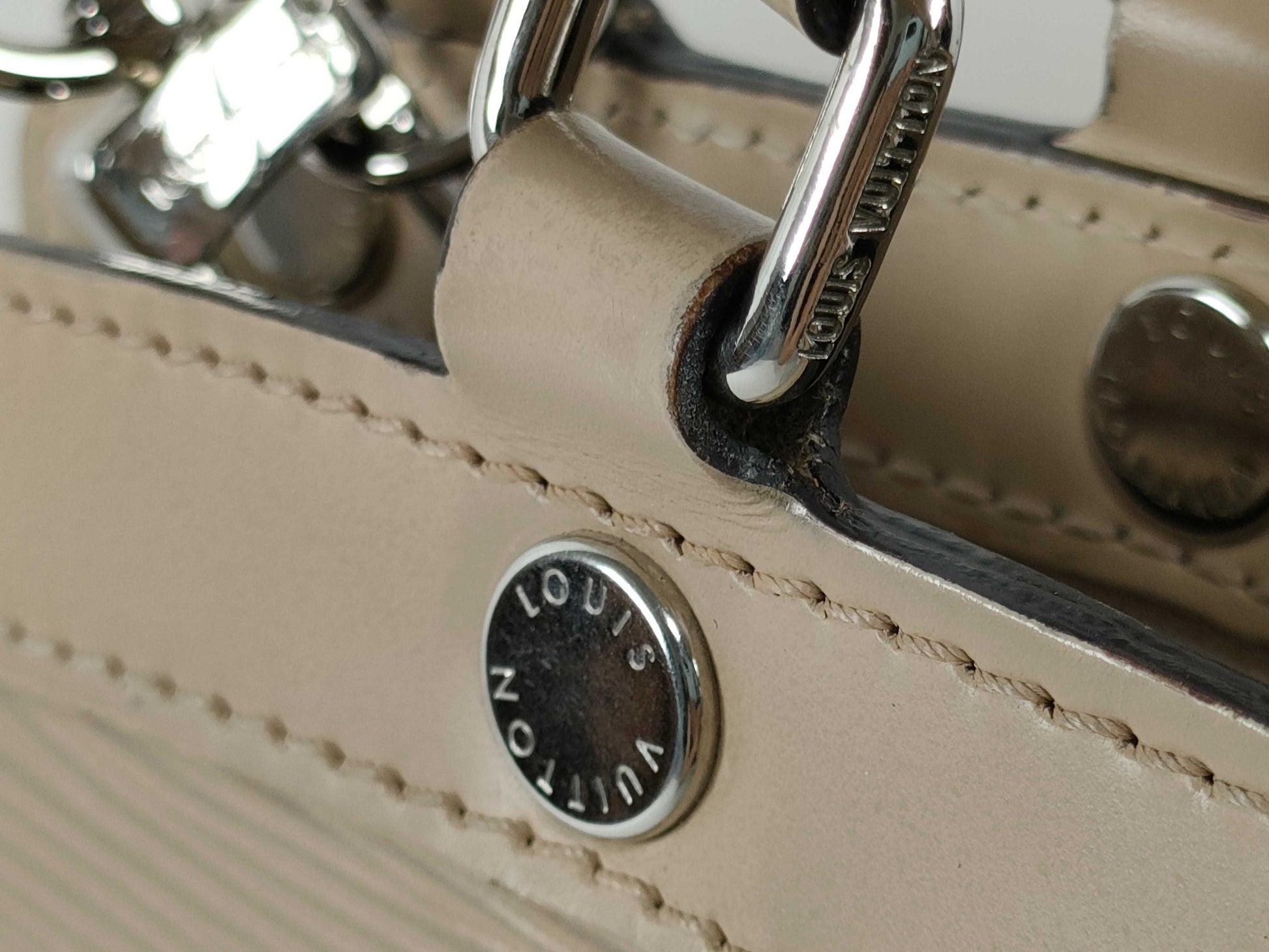 LOUIS VUITTON RFID Unverifiable AA 2174 Epi Louis Vuitton Blair MM Handbag