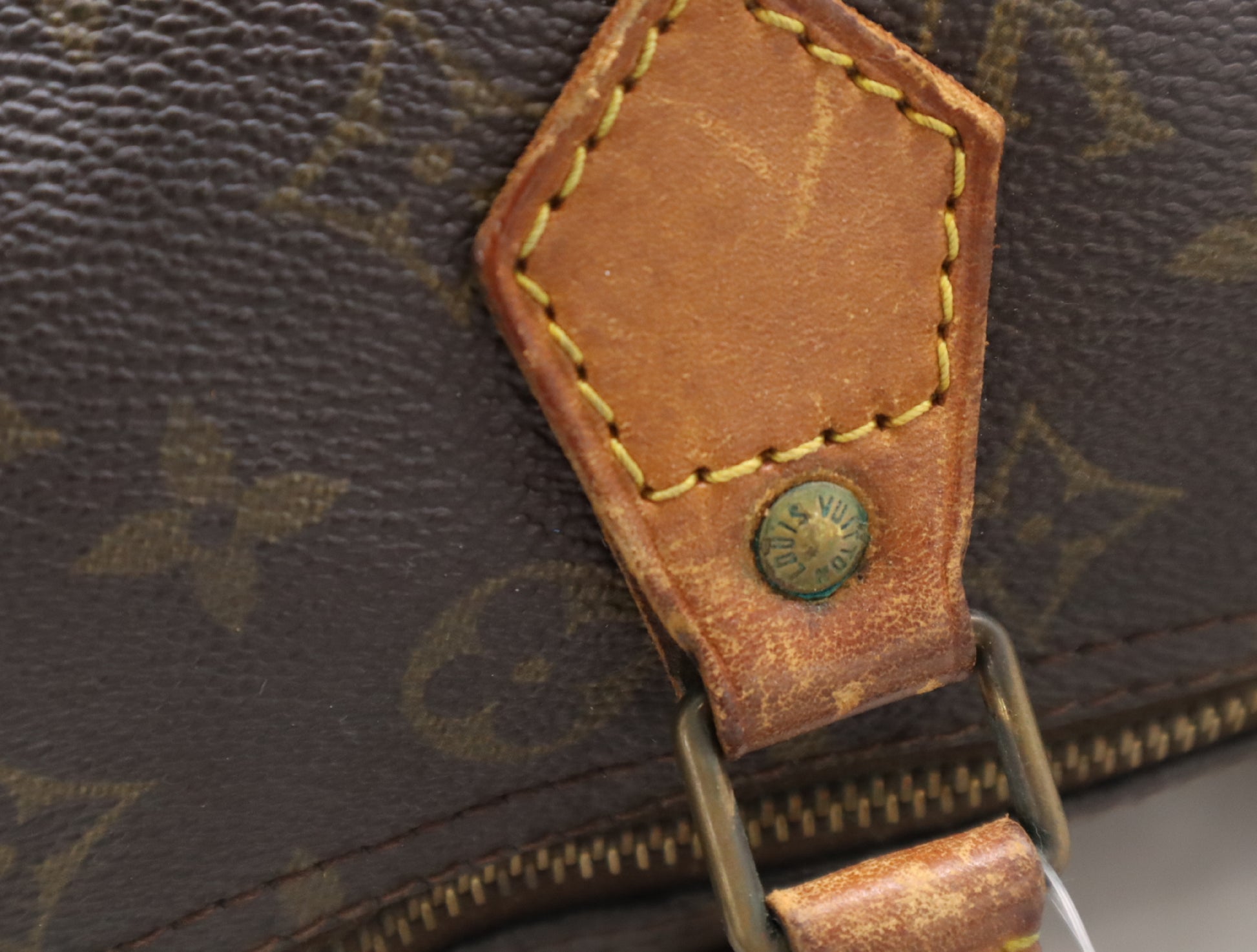 LOUIS VUITTON M41526 Monogram Speedy 30 Handbag with Zipper Pull