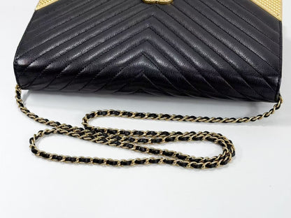 CHANEL Black Chevron Tanlock Luxury Shoulder Bag, W23cm , Vintage G Hardware, Dust Bag and Sticker Included, 26039150
