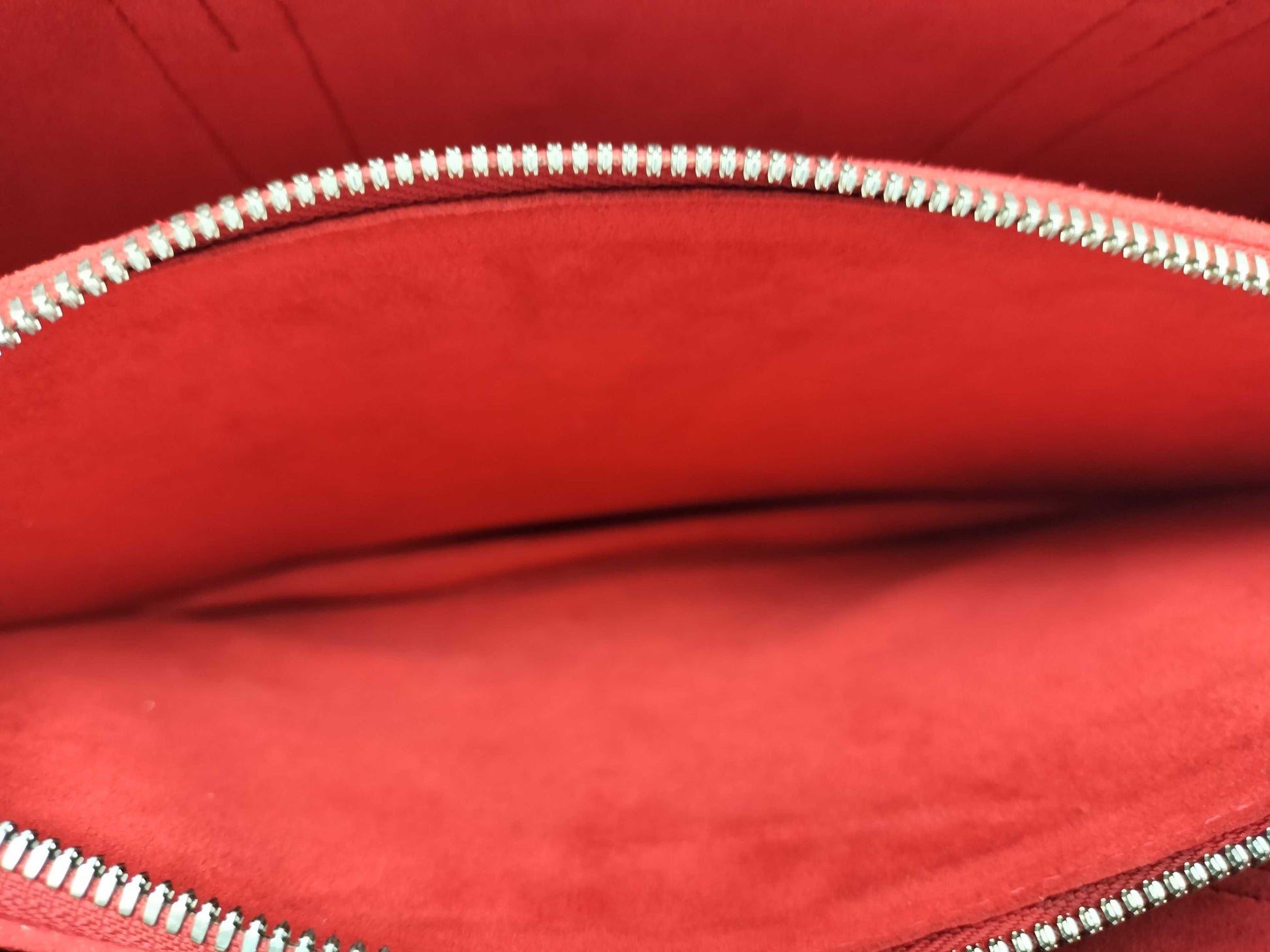 LOUIS VUITTON Very Tote MM Handbag