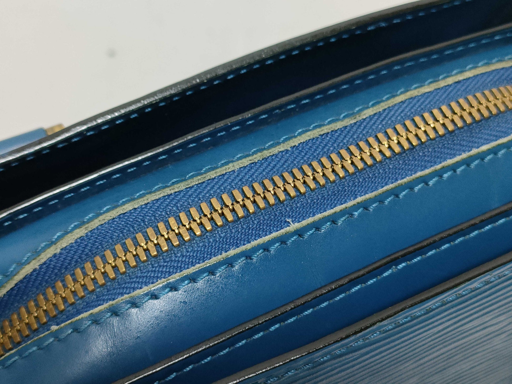 LOUIS VUITTON Epi LOUIS VUITTON M52055 Handbag