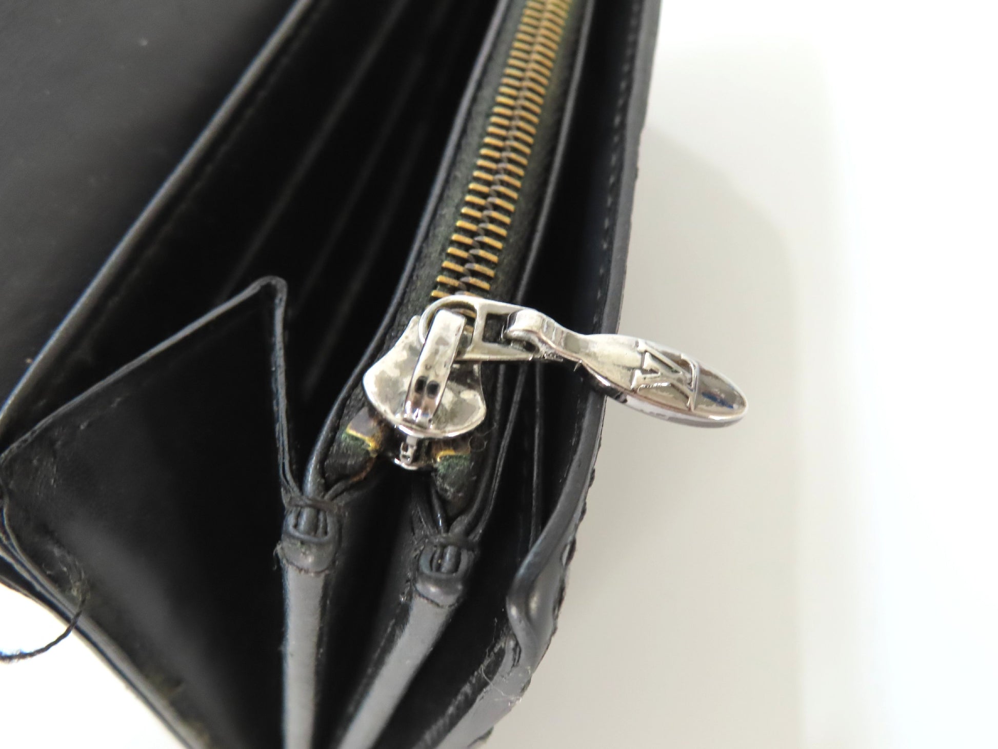 LOUIS VUITTON Vernis Long Wallet in Black