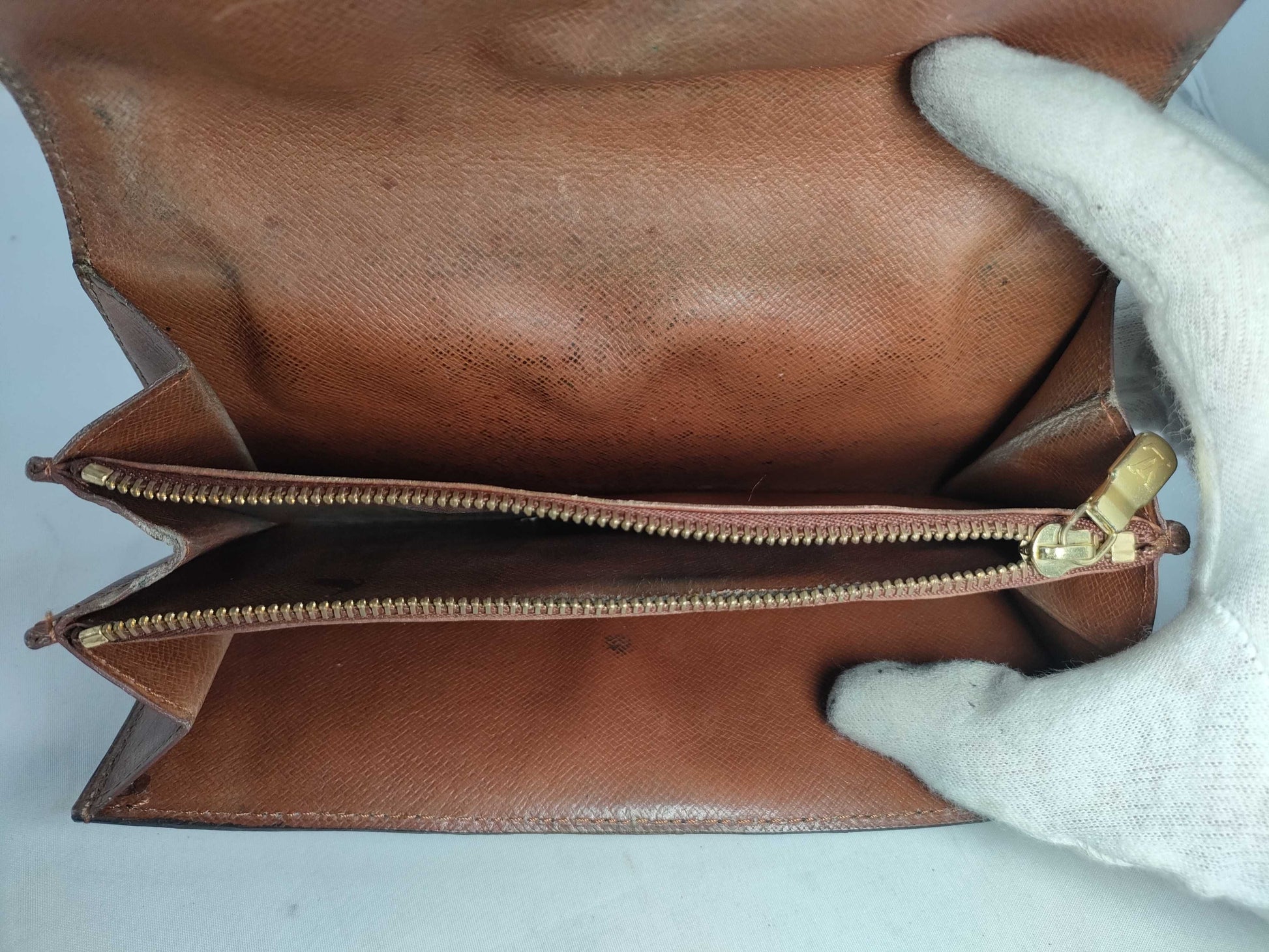 LOUIS VUITTON Monogram Long Wallet with Zipper