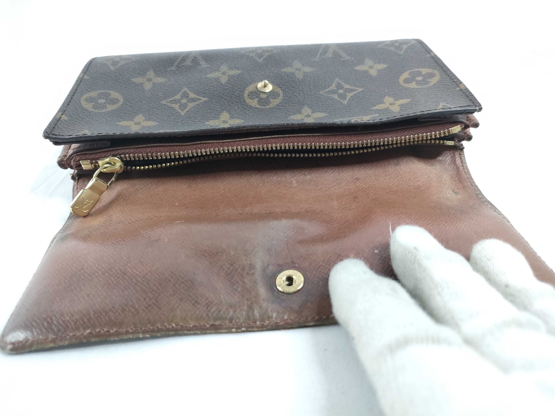LOUIS VUITTON Monogram Long Wallet with Zipper