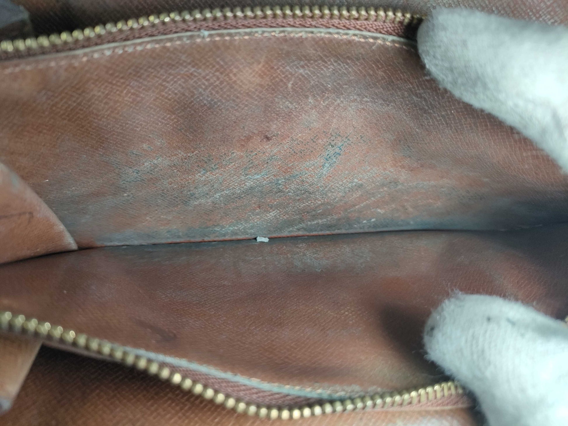 LOUIS VUITTON Monogram Long Wallet with Zipper