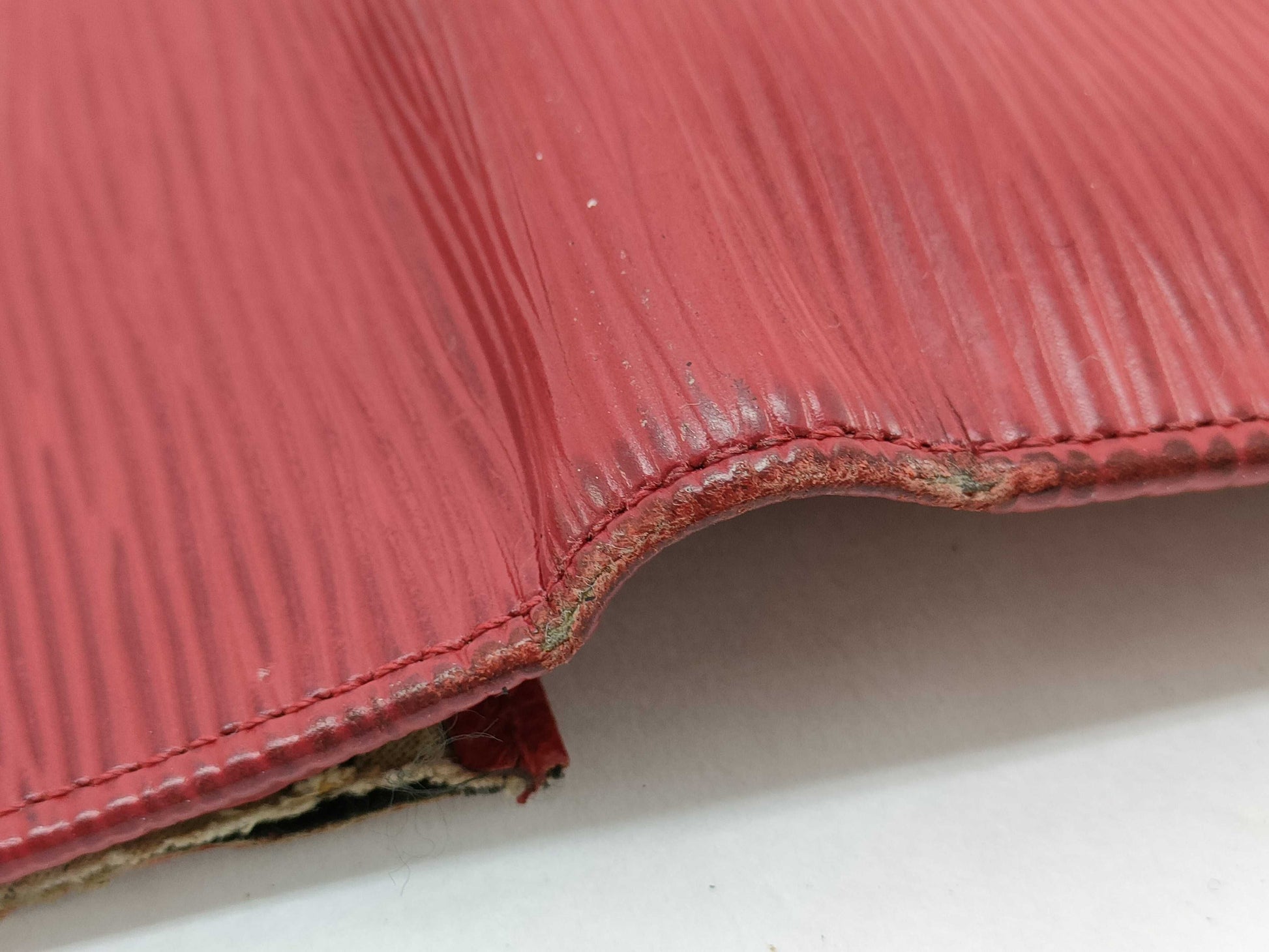 LOUIS VUITTON Epi Louis Vuitton Wallet Epi Tri-fold Wallet