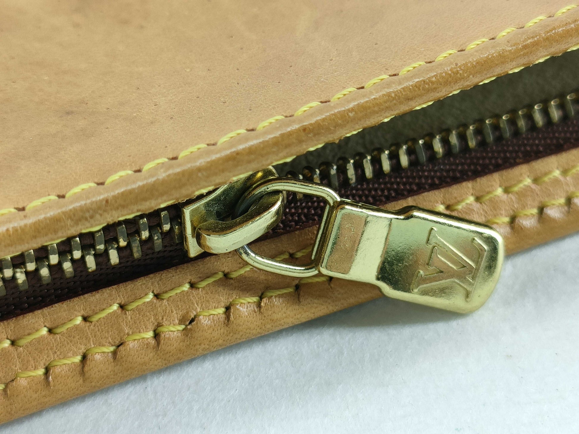 LOUIS VUITTON RFID Unverified AR0010] Louis Vuitton Wallet Leather Pouch Pouch