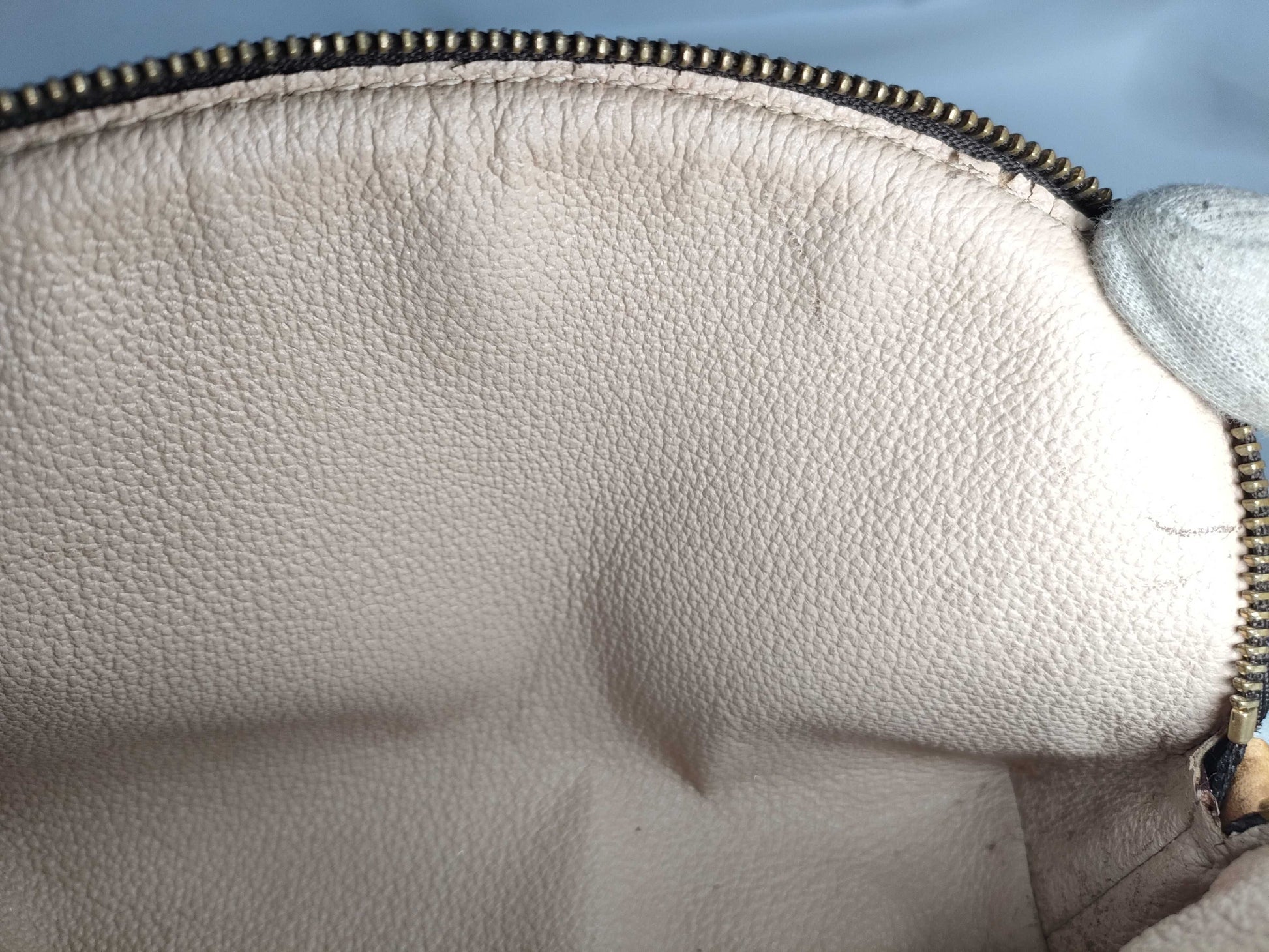 LOUIS VUITTON [Serial Number] Unconfirmed Monogram Louis Vuitton Monogram Pouch