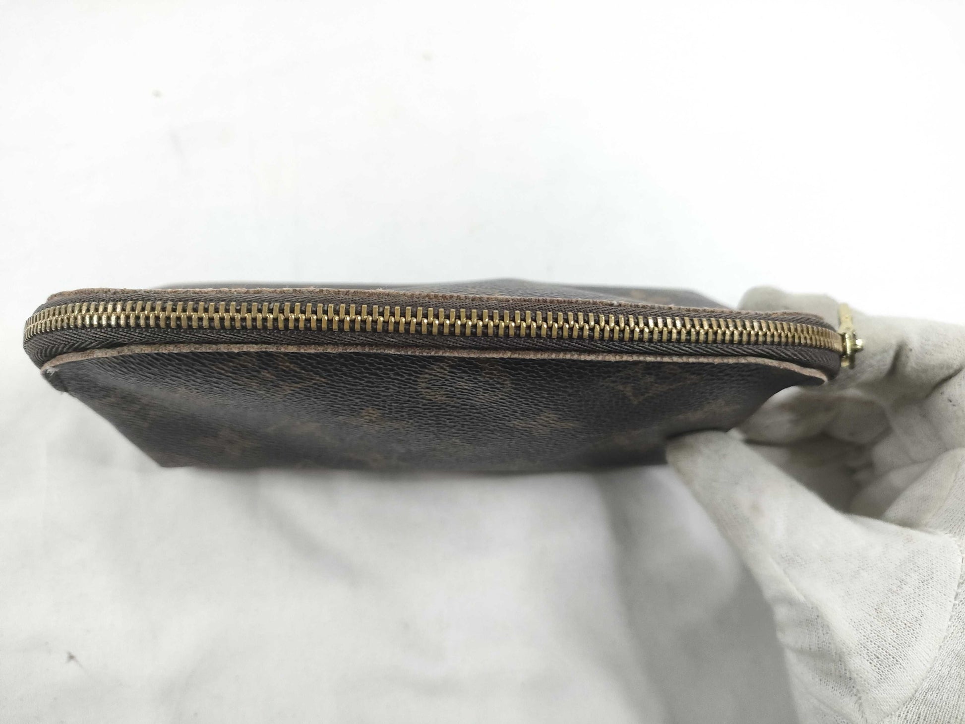 LOUIS VUITTON [Serial Number] Unconfirmed Monogram Louis Vuitton Monogram Pouch