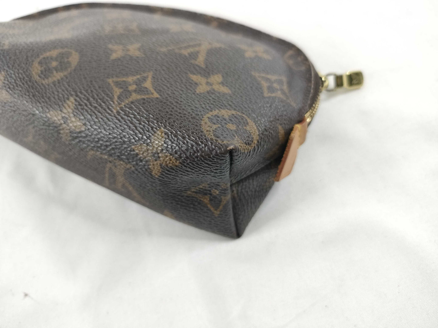 LOUIS VUITTON [Serial Number] Unconfirmed Monogram Louis Vuitton Monogram Pouch