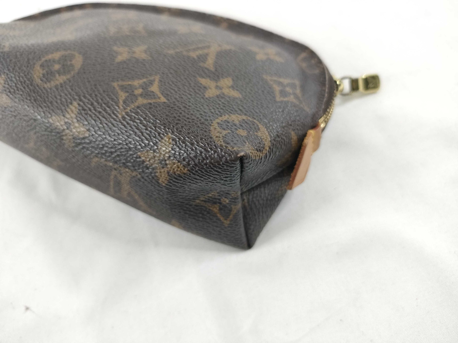 LOUIS VUITTON [Serial Number] Unconfirmed Monogram Louis Vuitton Monogram Pouch