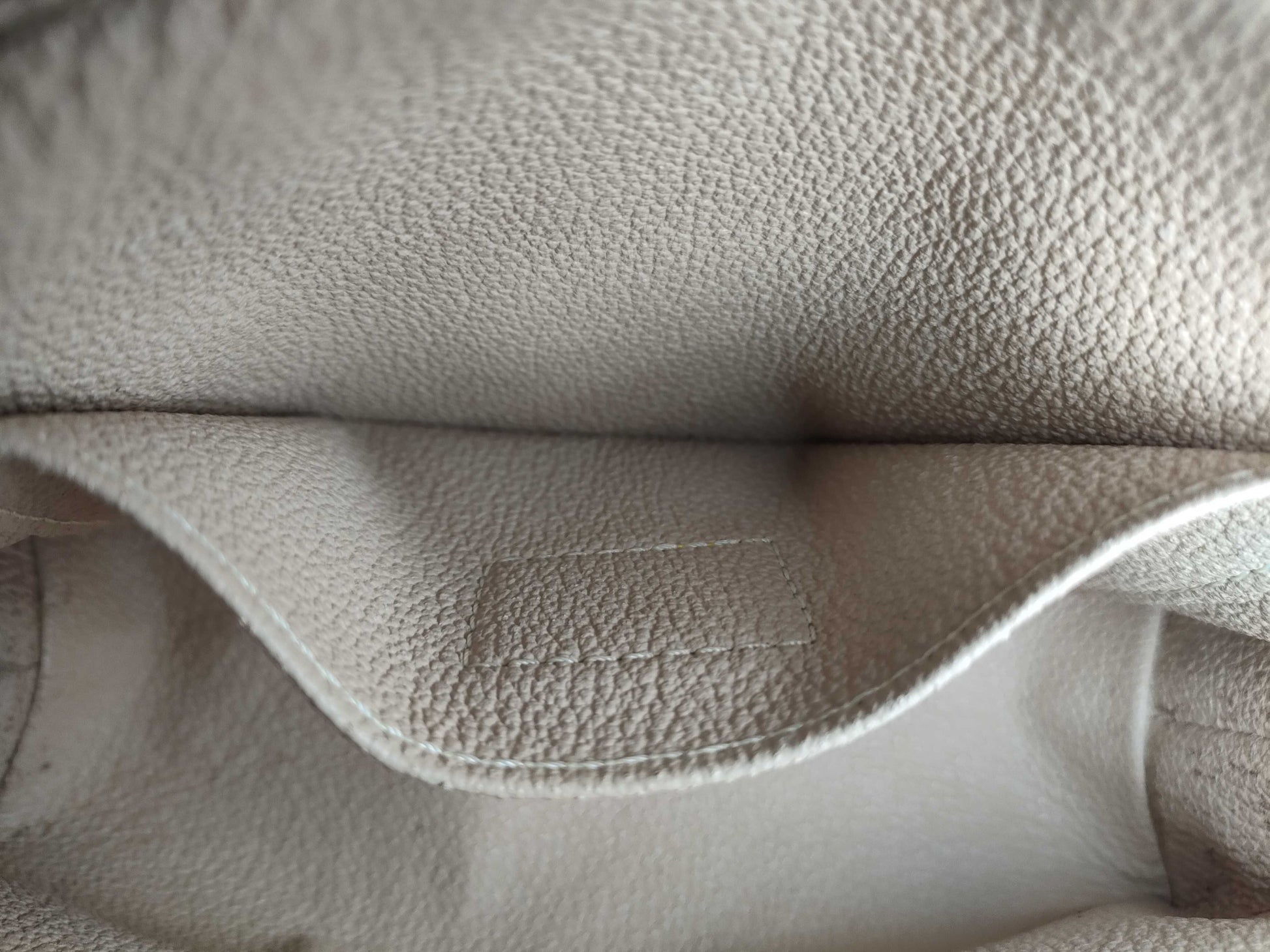 LOUIS VUITTON [Serial Number] Unconfirmed Monogram Louis Vuitton Monogram Pouch