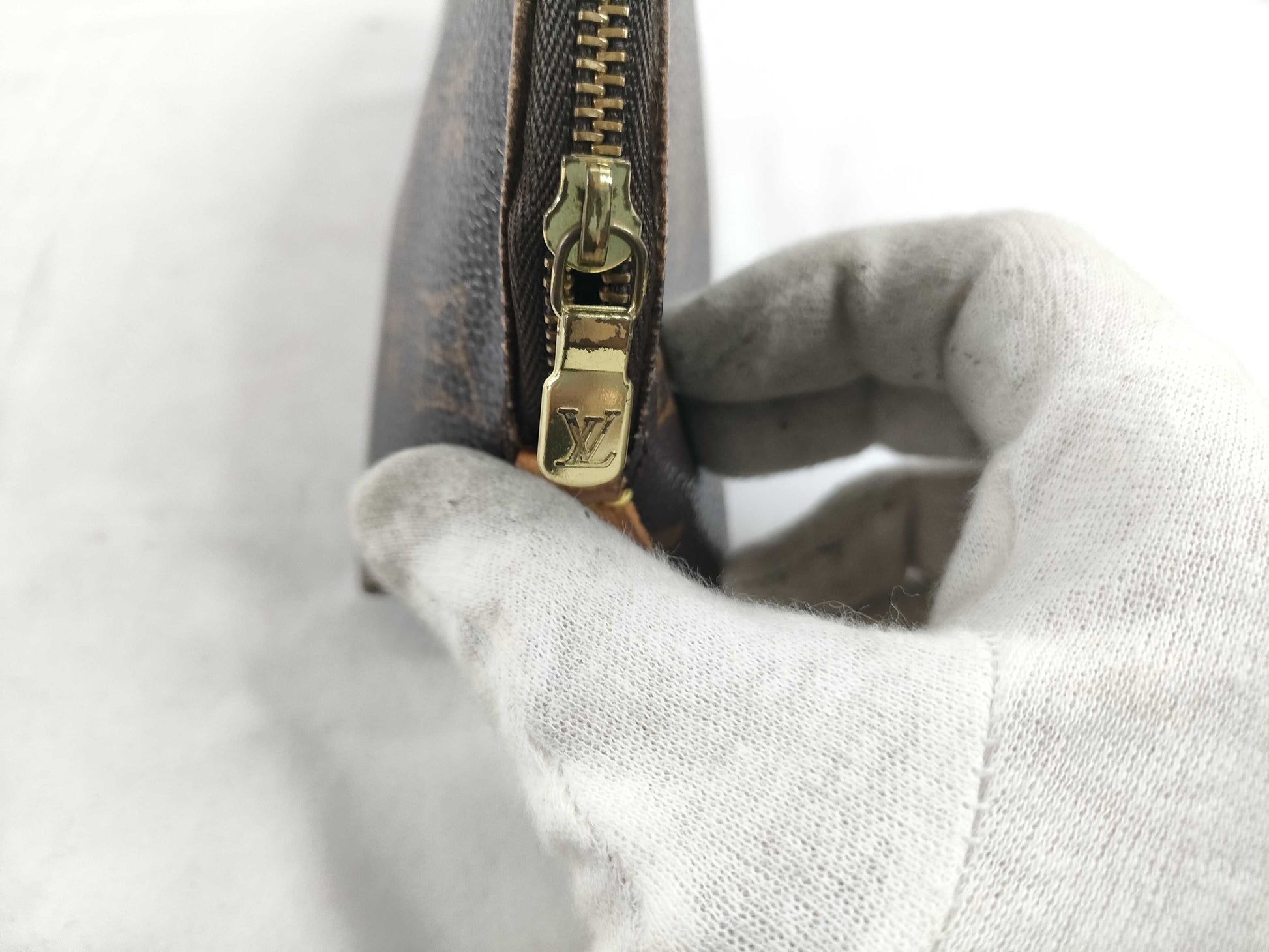 LOUIS VUITTON [Serial Number] Unconfirmed Monogram Louis Vuitton Monogram Pouch