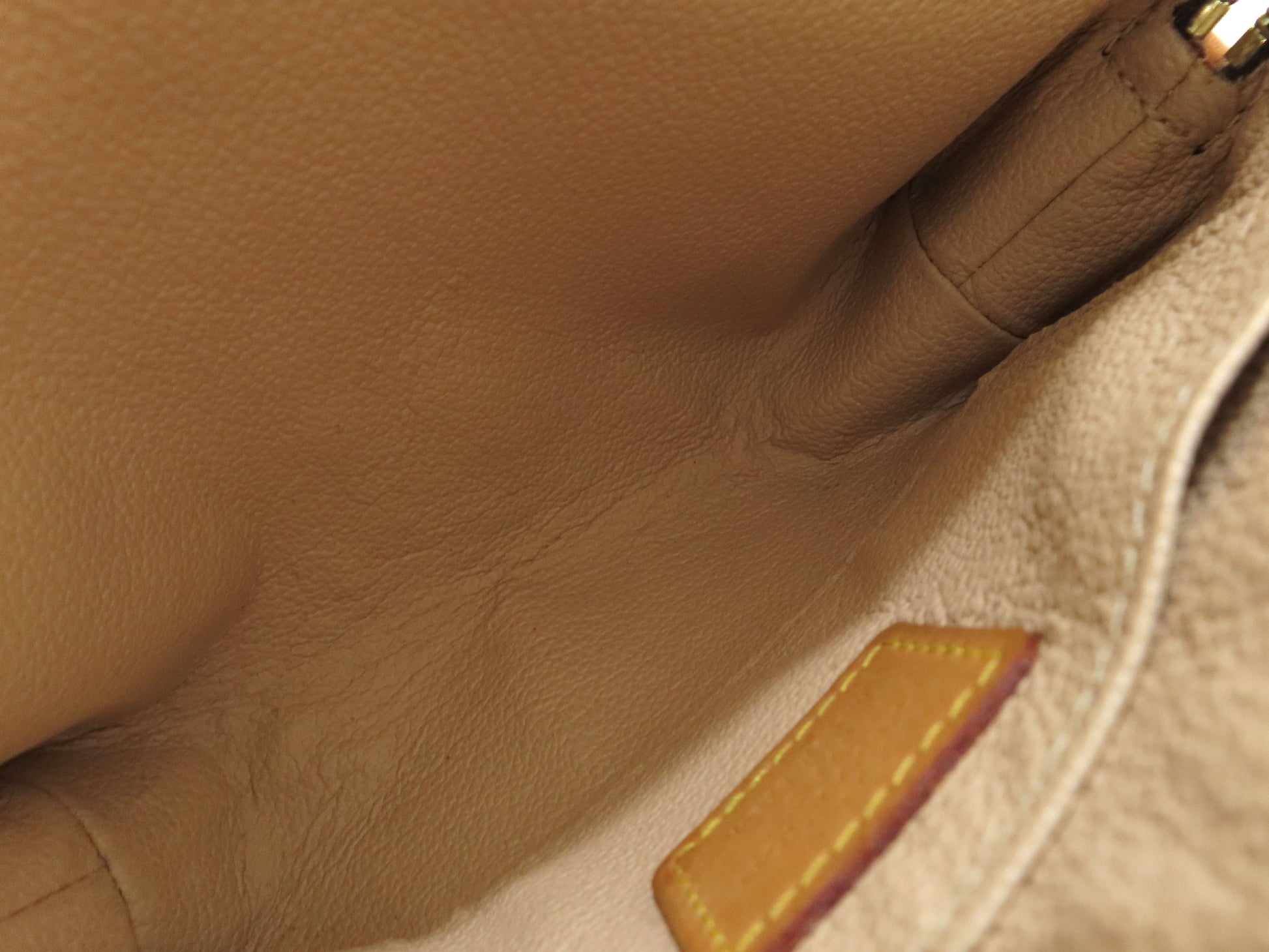 LOUIS VUITTON Monogram Louis Vuitton Monogram Pouch Pouch