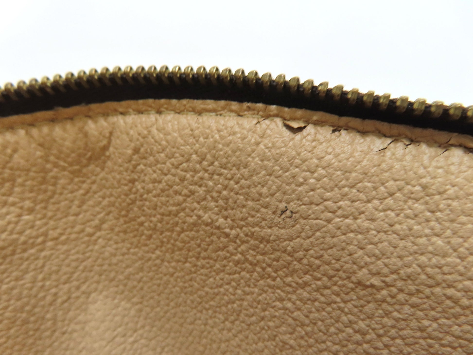LOUIS VUITTON Monogram Louis Vuitton Monogram Pouch Pouch