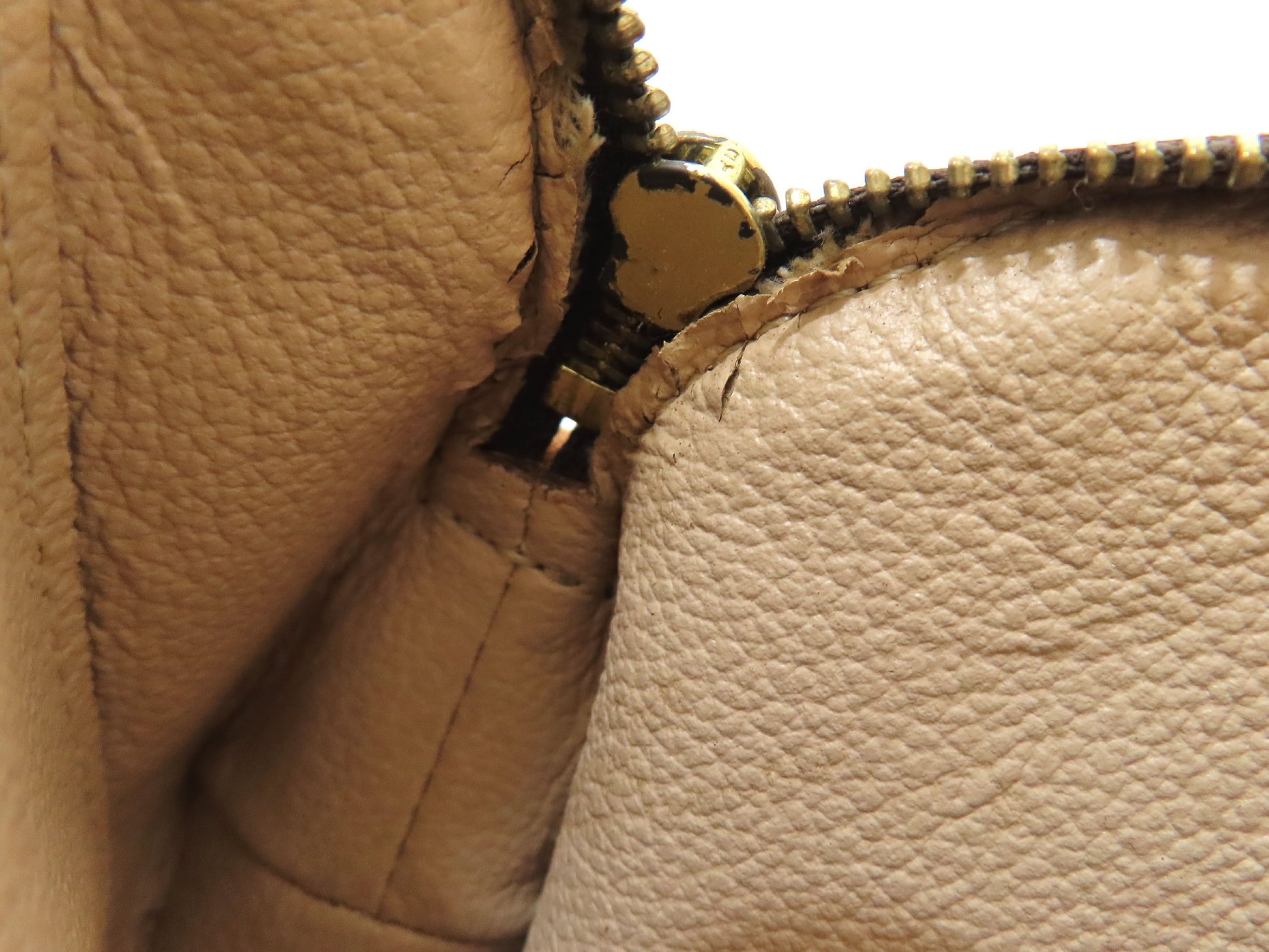 LOUIS VUITTON Monogram Louis Vuitton Monogram Pouch Pouch