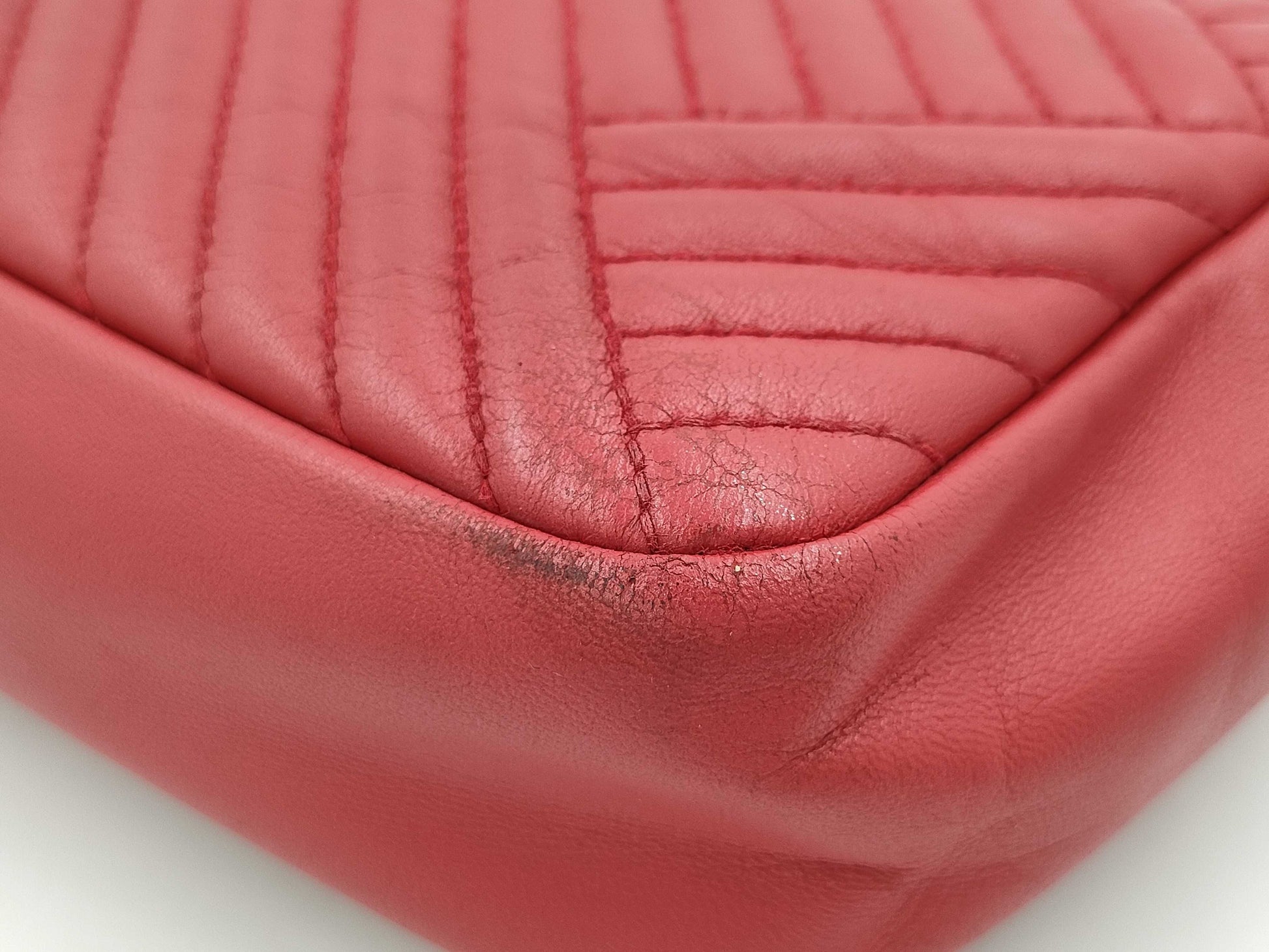 CHANEL Lambskin Stitched Chain Shoulder Bag in Red