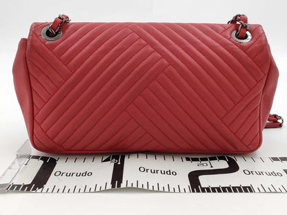 CHANEL Lambskin Stitched Chain Shoulder Bag in Red