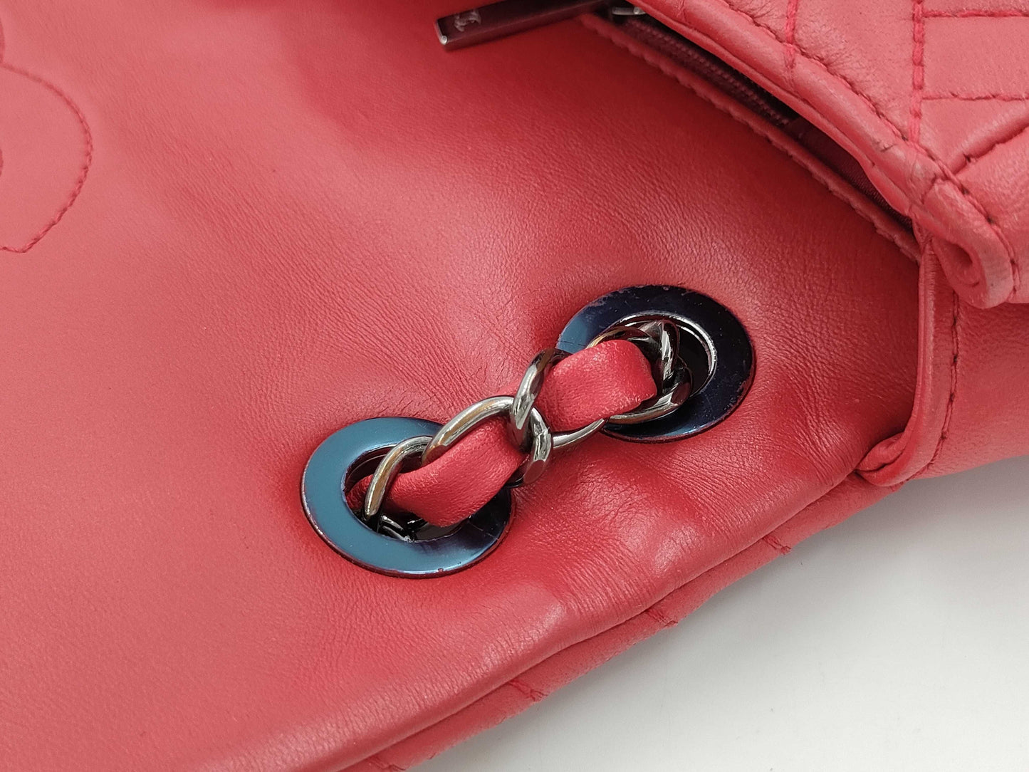 CHANEL Lambskin Stitched Chain Shoulder Bag in Red