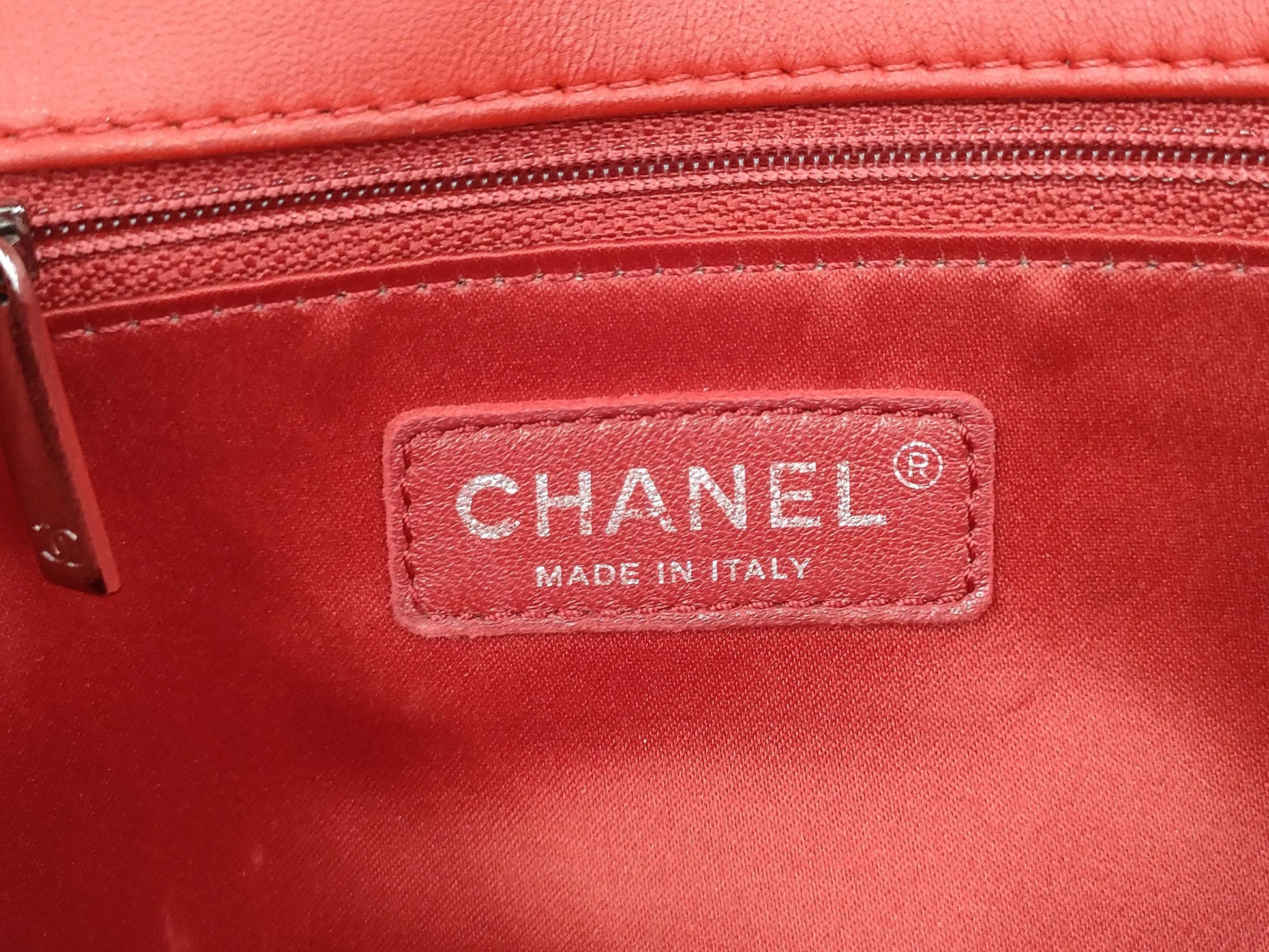CHANEL Lambskin Stitched Chain Shoulder Bag in Red
