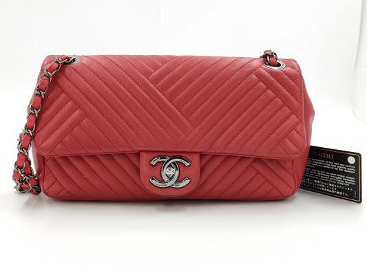 CHANEL Lambskin Stitched Chain Shoulder Bag in Red