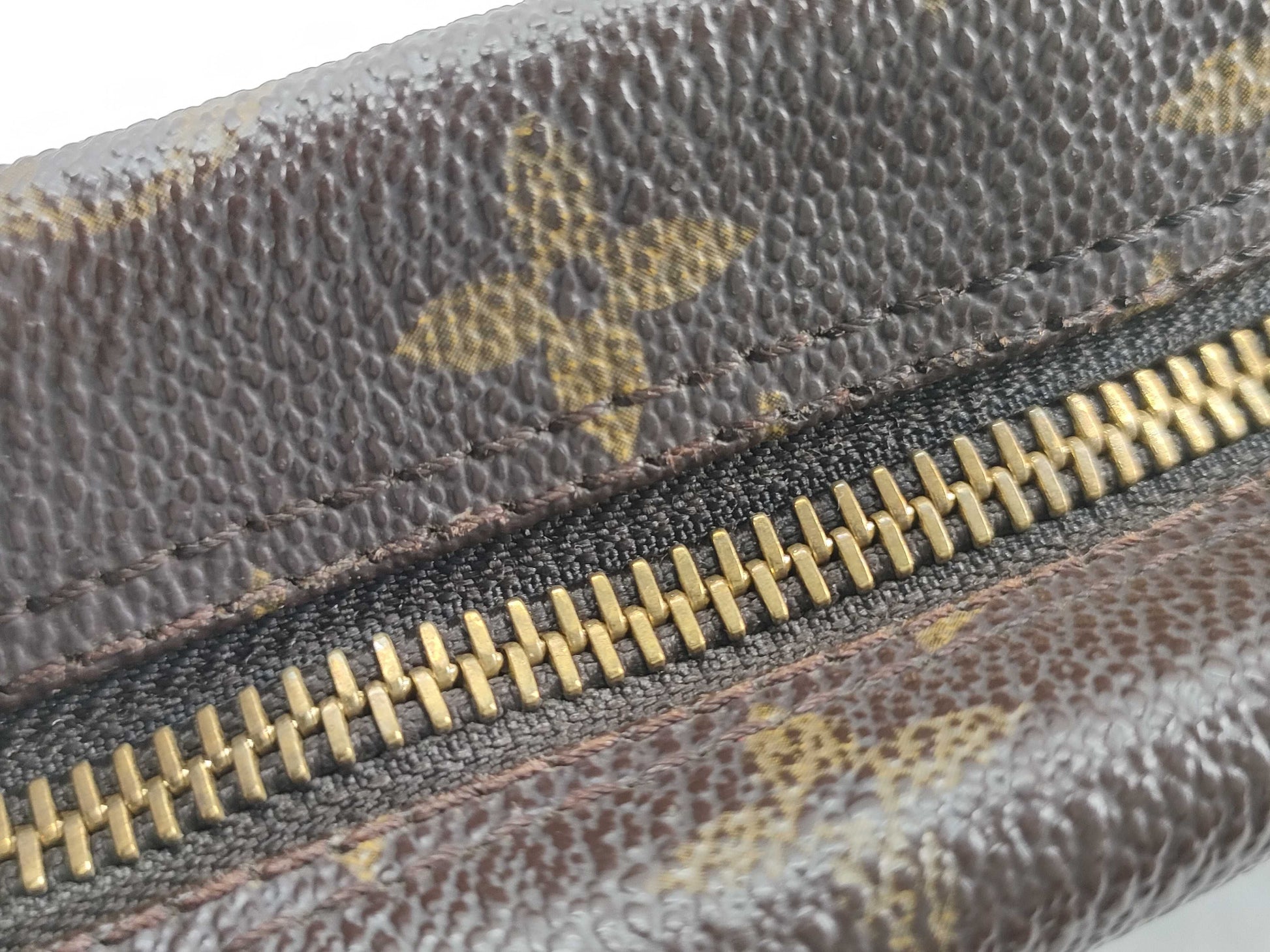 LOUIS VUITTON Monogram True Towel Second Bag